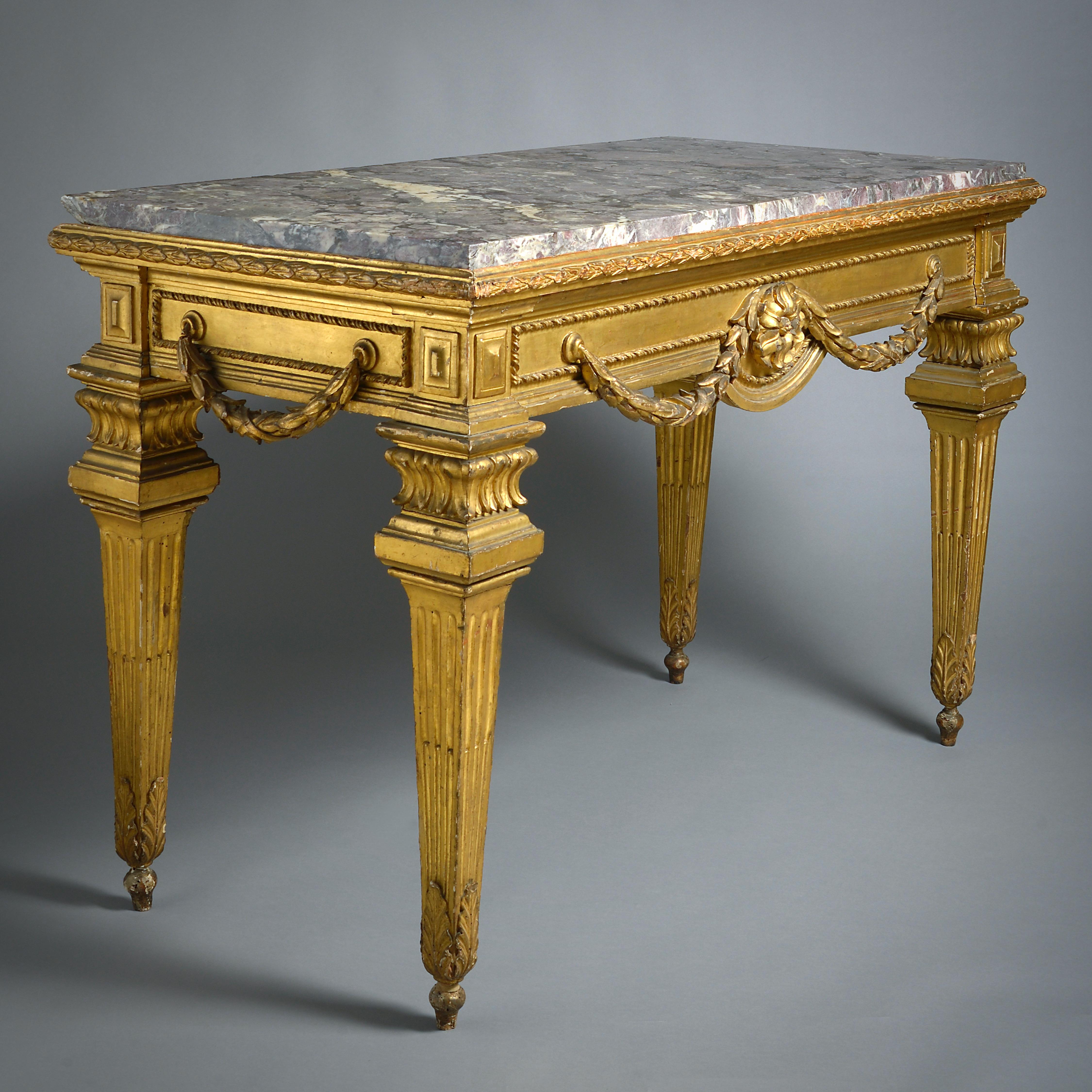 XVIIIe siècle et antérieur Table d'appoint en bois doré romain en vente