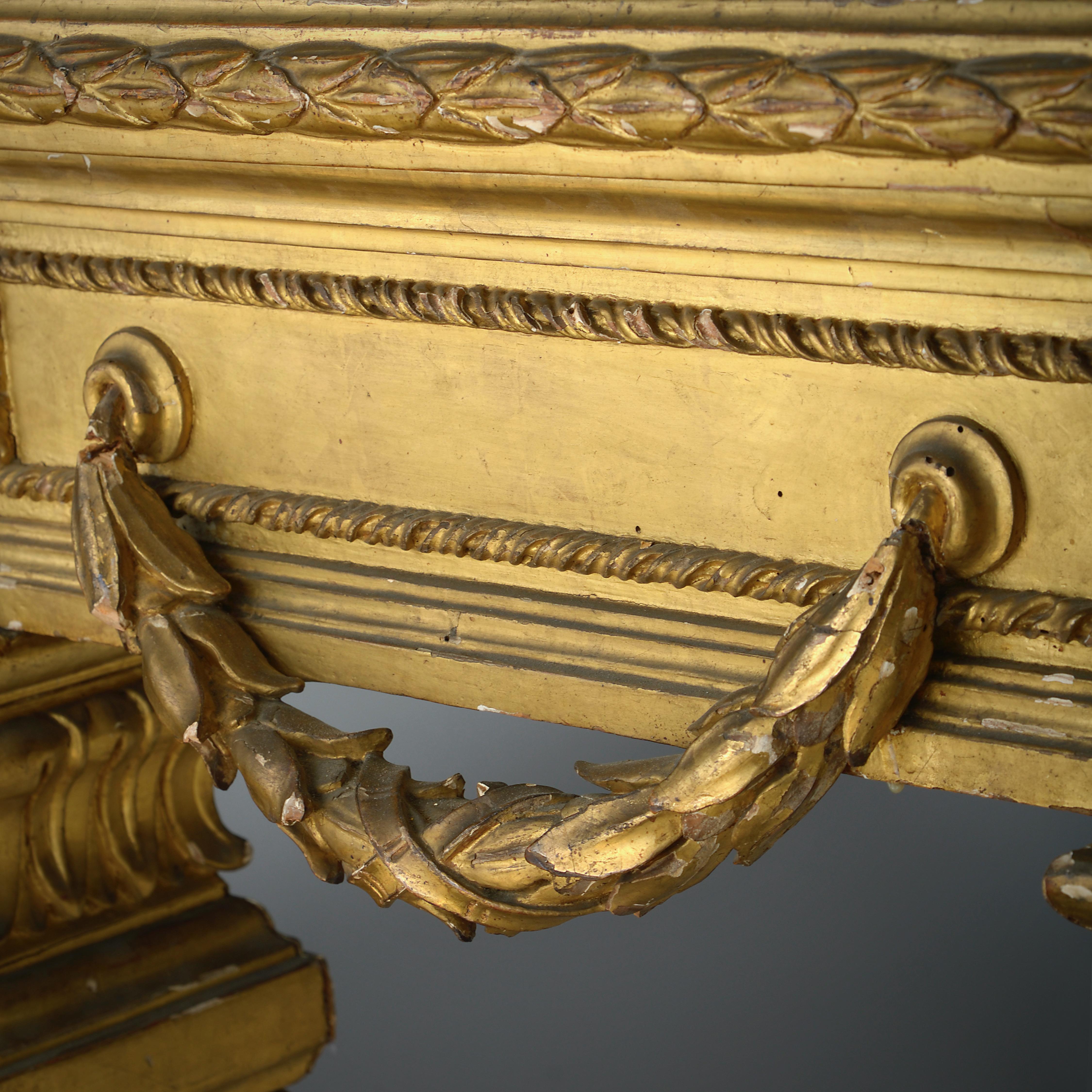 Table d'appoint en bois doré romain en vente 2