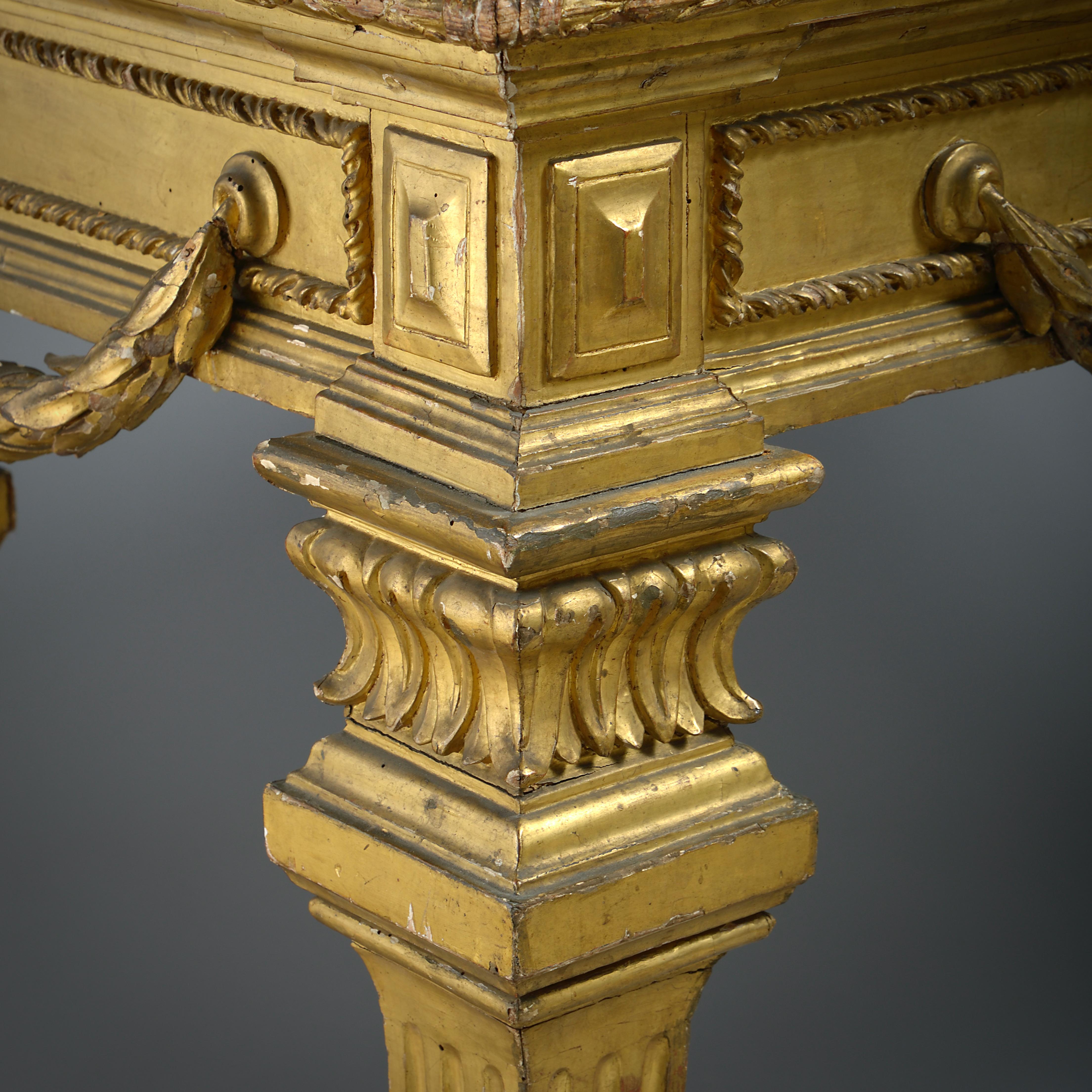 Table d'appoint en bois doré romain en vente 4