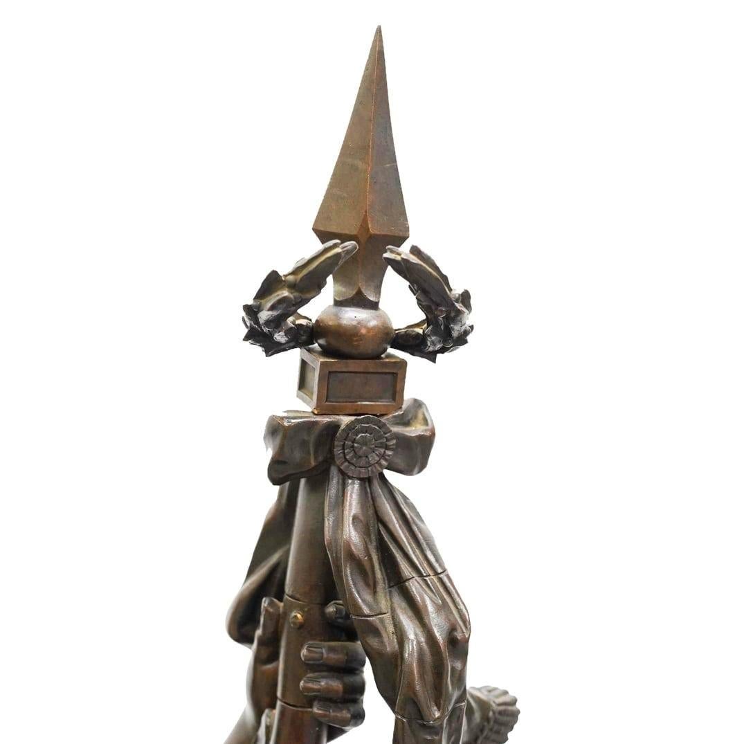 Patinato Grande statua in bronzo della Dea Romana della Libertà di Jules Bertin (1826-1892) in vendita