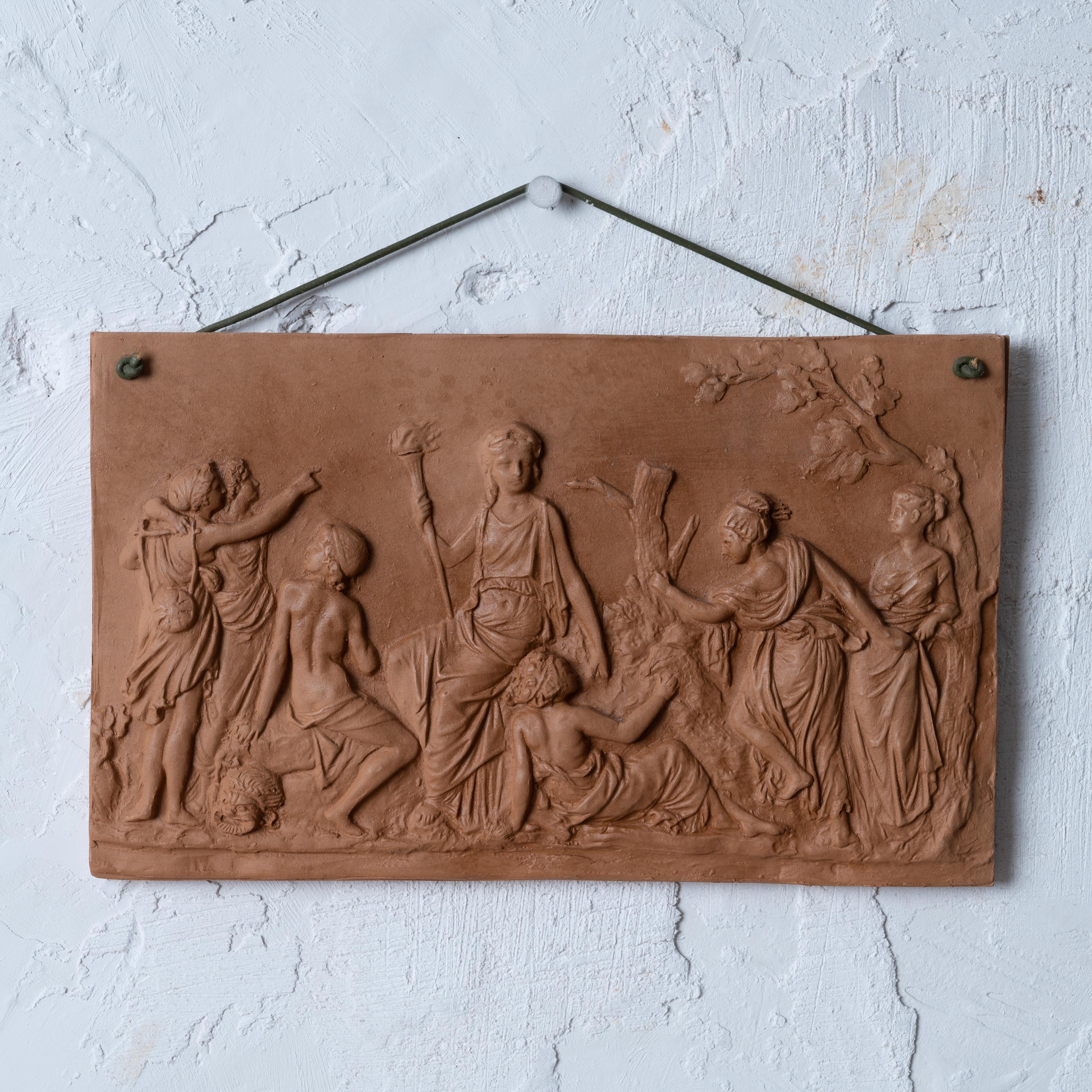 Una copia souvenir da museo di un rilievo romano di una dea in terracotta.  Dal Museo Archeologico Nazionale Vito Capialbi.



9 ½ pollici di larghezza per 6 pollici di altezza per ¾ di profondità



