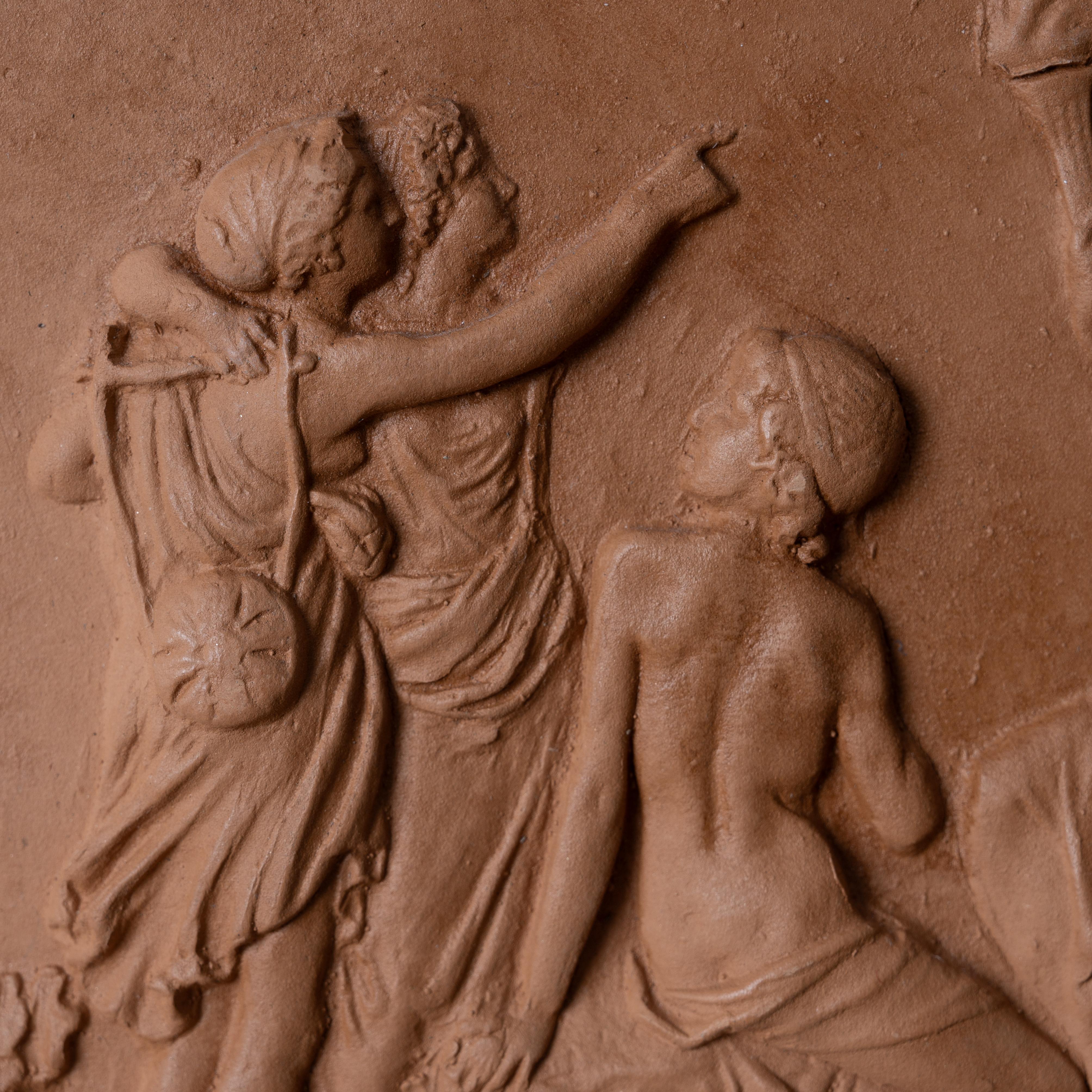 Rilievo di terracotta di una dea romana, copia da museo In condizioni buone in vendita a Savannah, GA