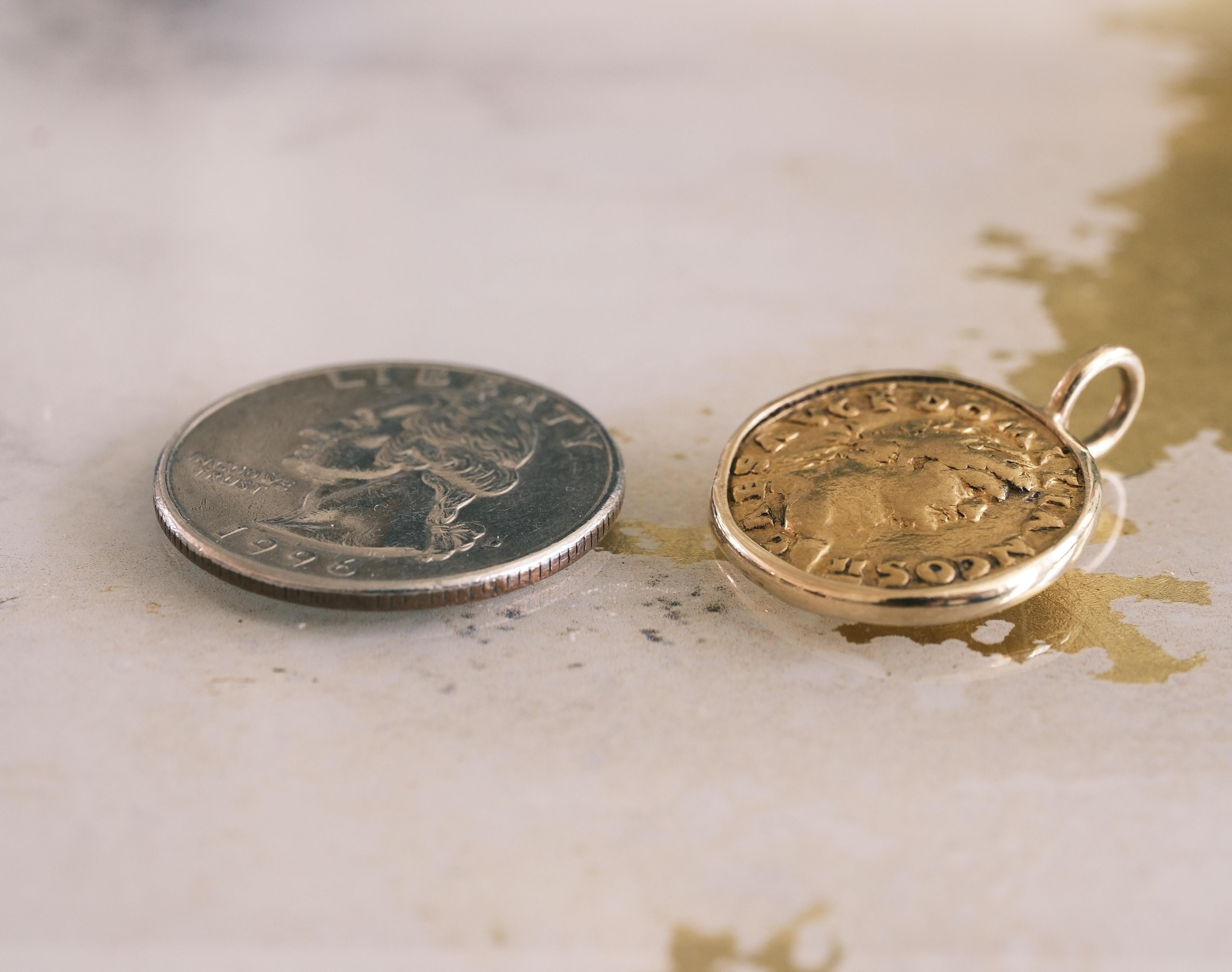 Aureo romano di Domiziano, ADS 73, incastonato in una collana d'oro 18k in vendita 1