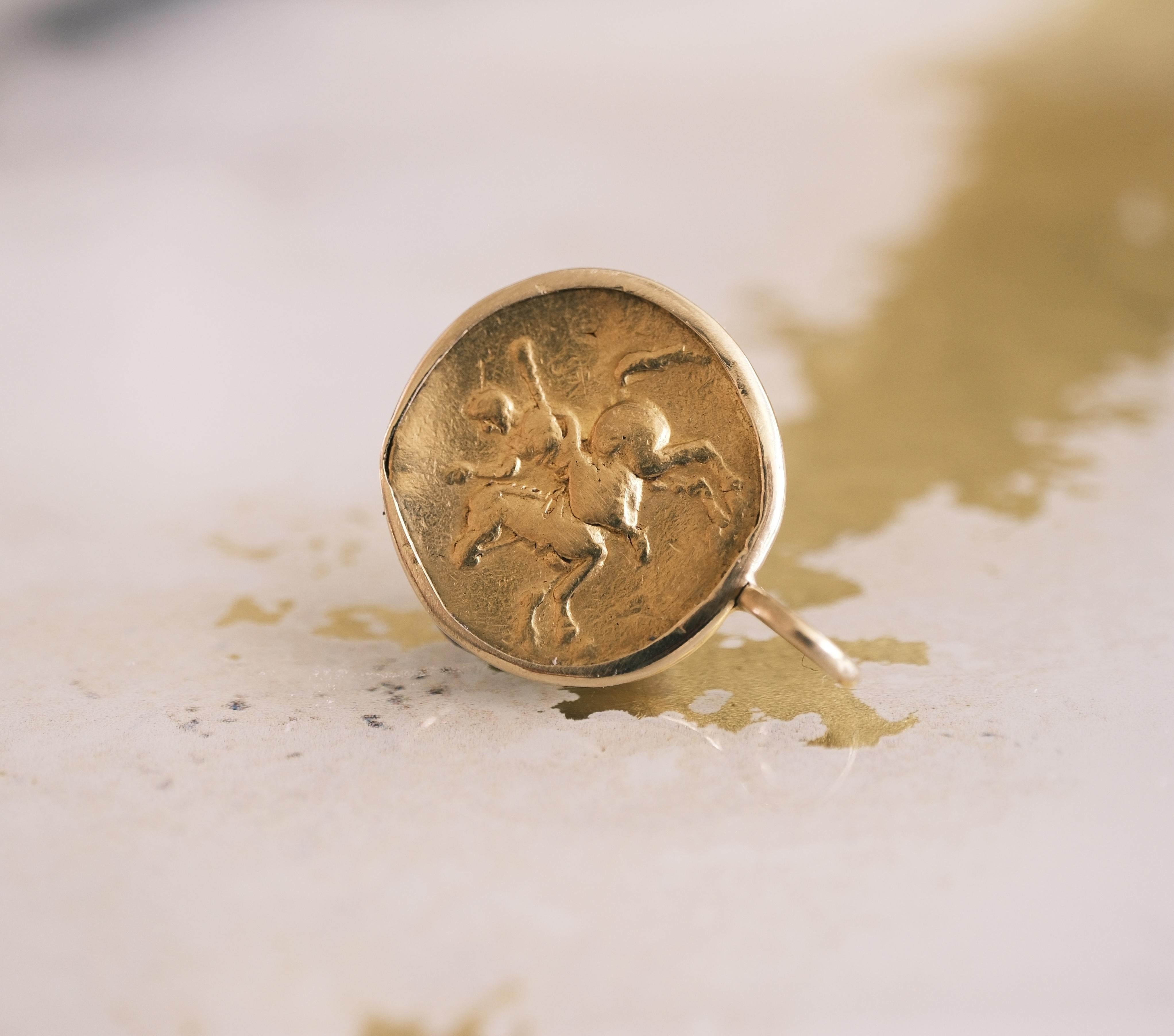 Aureo romano di Domiziano, ADS 73, incastonato in una collana d'oro 18k in vendita 2