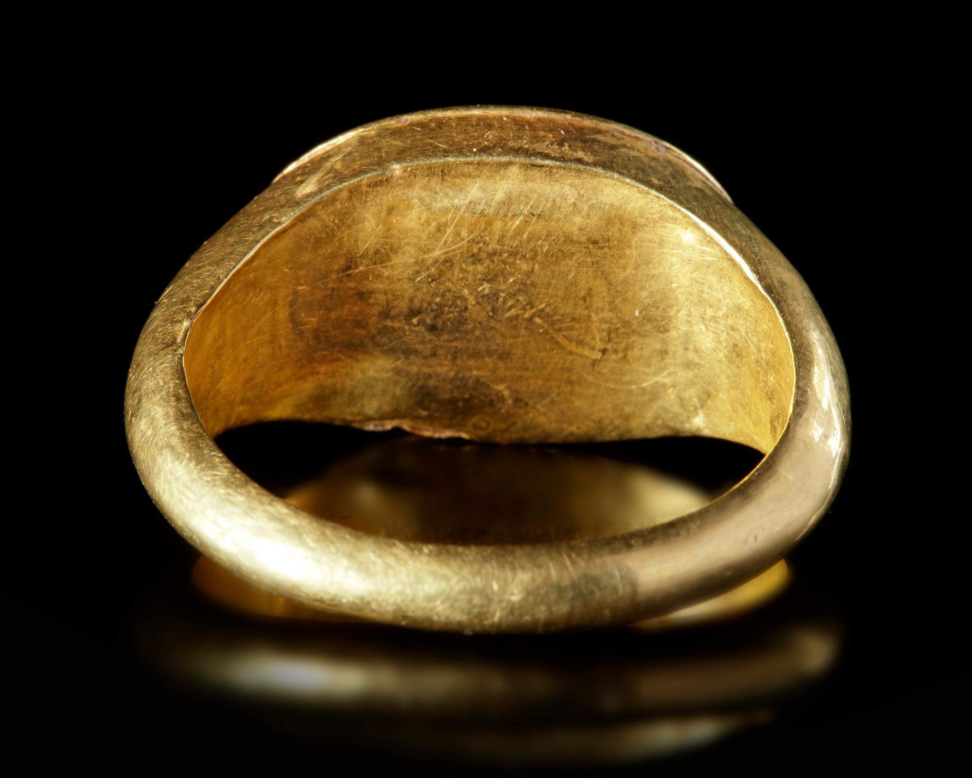 Women's or Men's Roman Gold Ring Carnelian Intaglio Neptune In Biga Of Hippocamps 1st Century AD