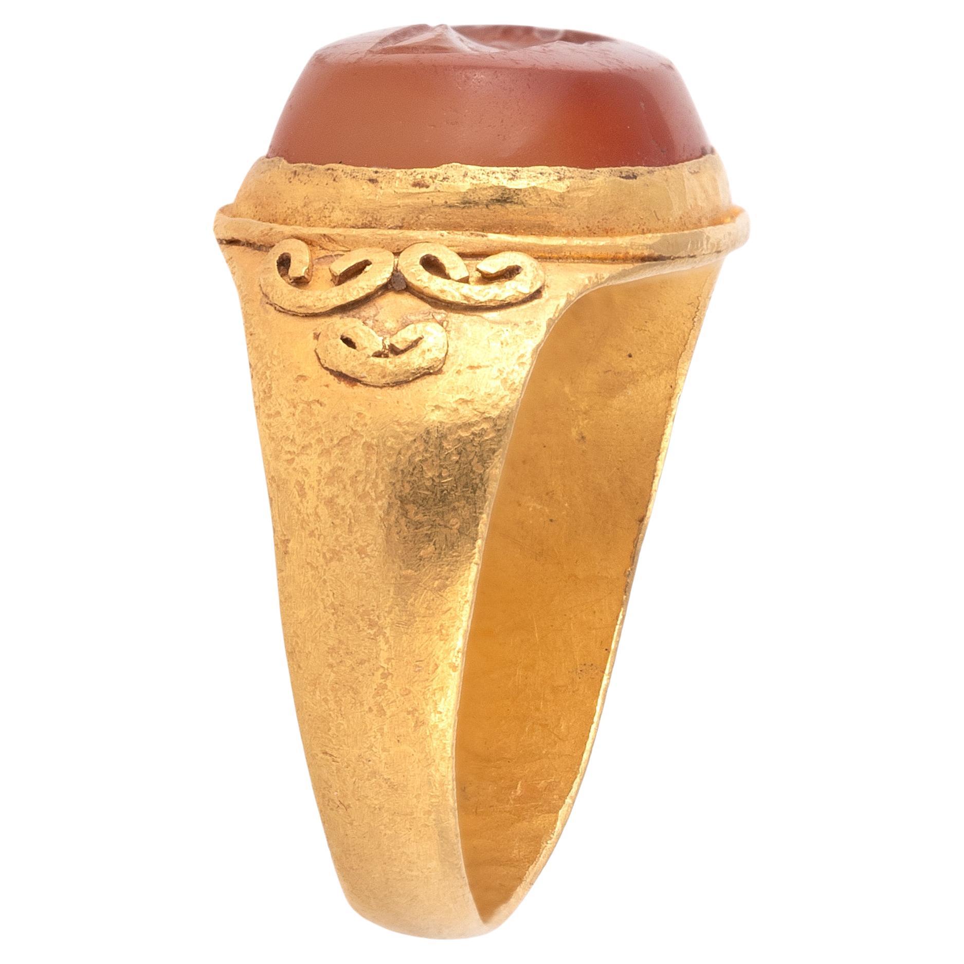 Classical Roman Roman Gold Ring With Carnelian Intaglio of a Gryllos Sileno And Eagle For Sale