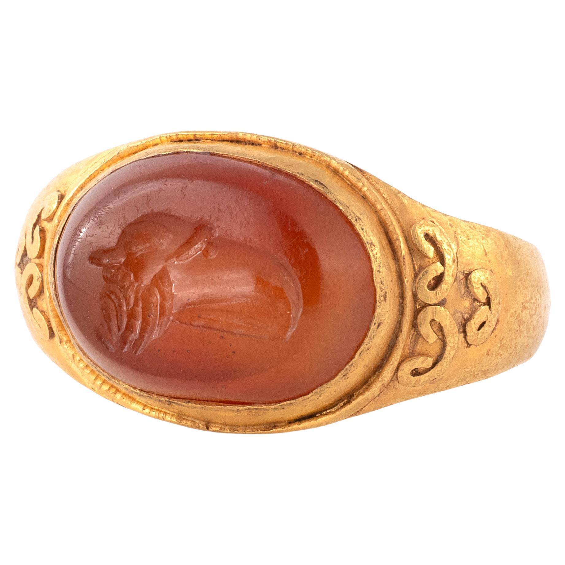 Roman Gold Ring With Carnelian Intaglio of a Gryllos Sileno And Eagle In Excellent Condition For Sale In Firenze, IT