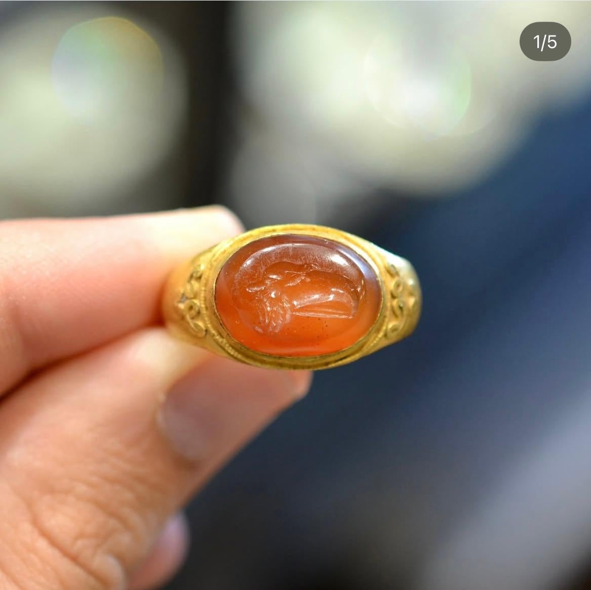 Römischer Goldring mit Karneol-Intaglio eines Gryllos Sileno und Adlers im Angebot 2
