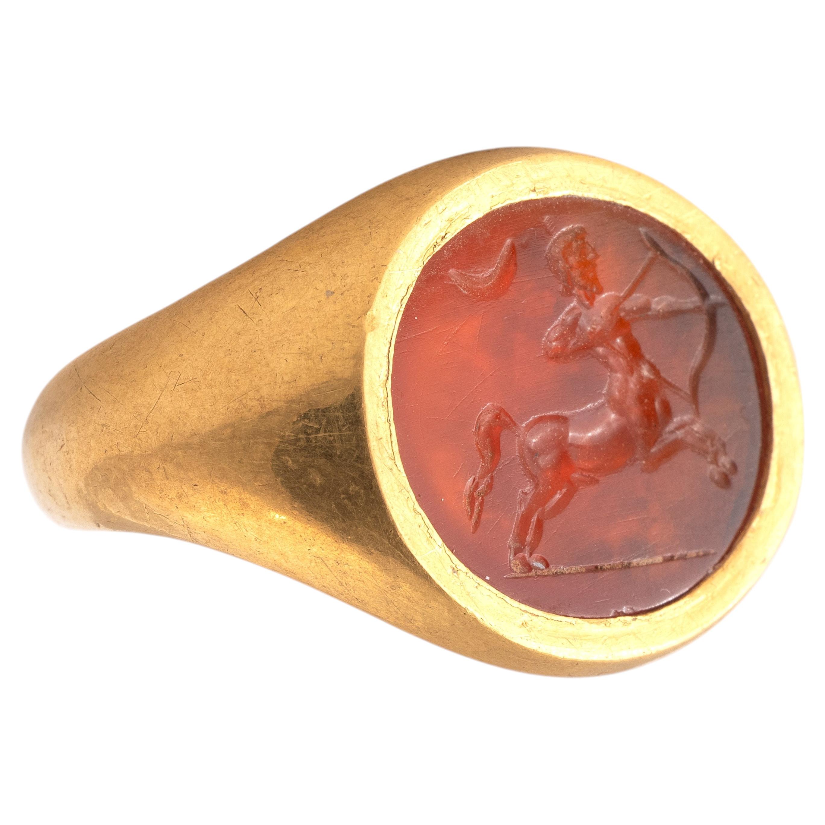 Römischer Goldring mit Karneol-Intaglio des Kentauren 2. Jahrhundert ADS