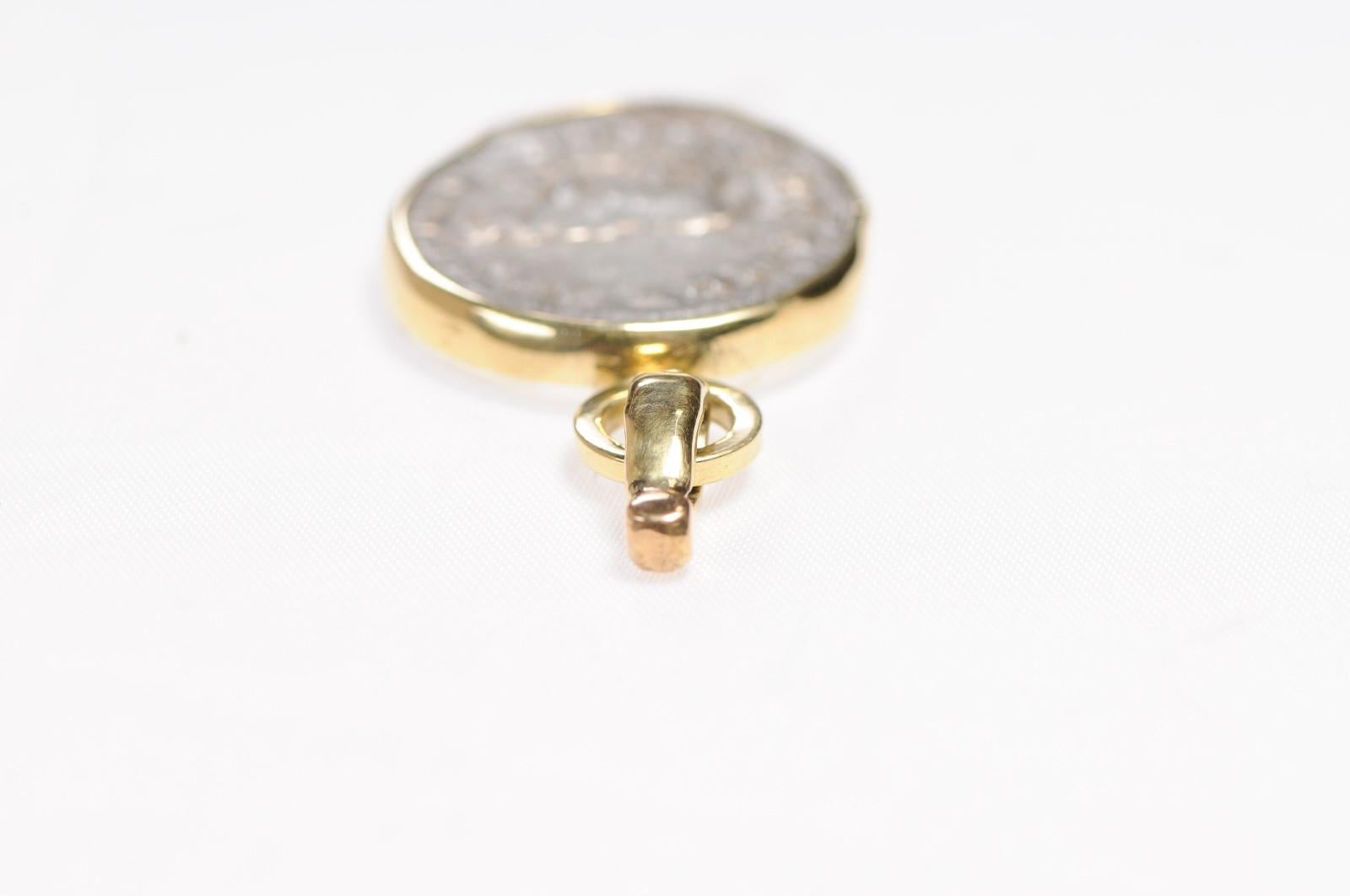 Romanischer Hippopotamus- Münz-Anhänger aus 18 Karat Gold (pendant nur) im Angebot 8
