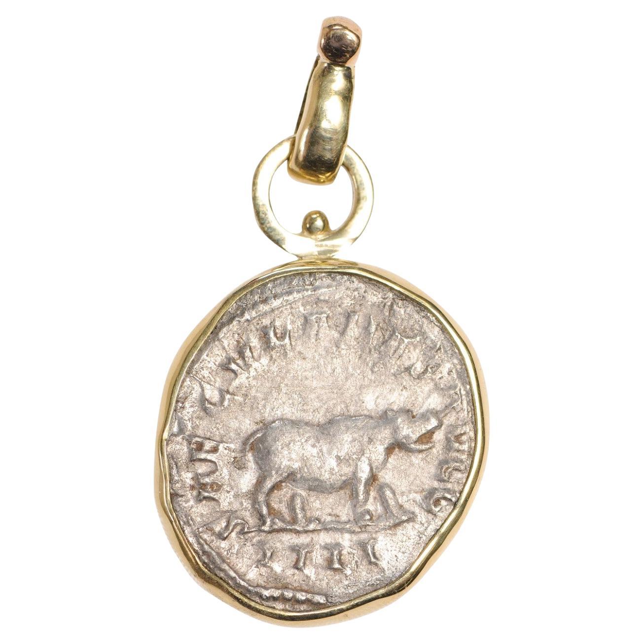 Romanischer Hippopotamus- Münz-Anhänger aus 18 Karat Gold (pendant nur)