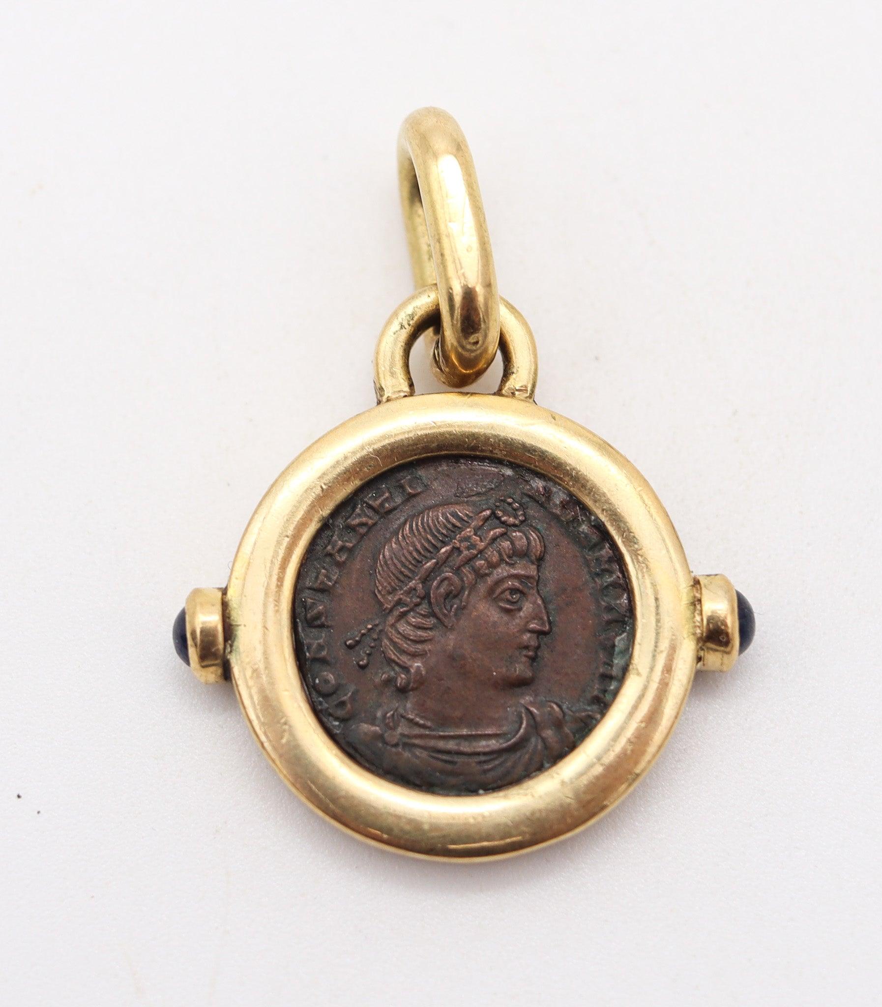 da uomo o donna Ciondolo con moneta antica dell'Impero Romano 307 ADS e zaffiri in oro 18Kt in vendita