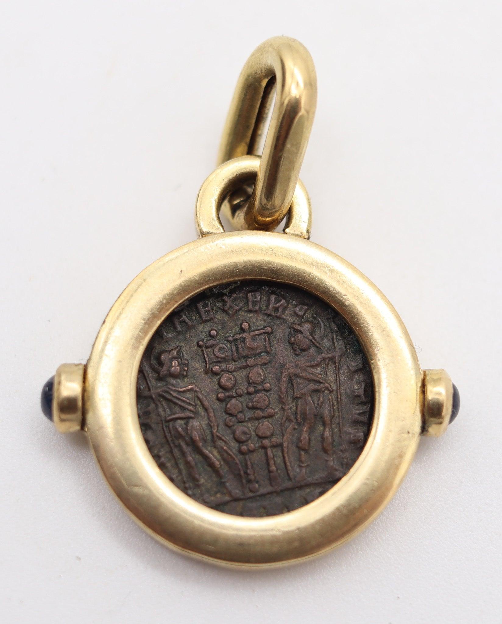 Ciondolo con moneta antica dell'Impero Romano 307 ADS e zaffiri in oro 18Kt in vendita 2