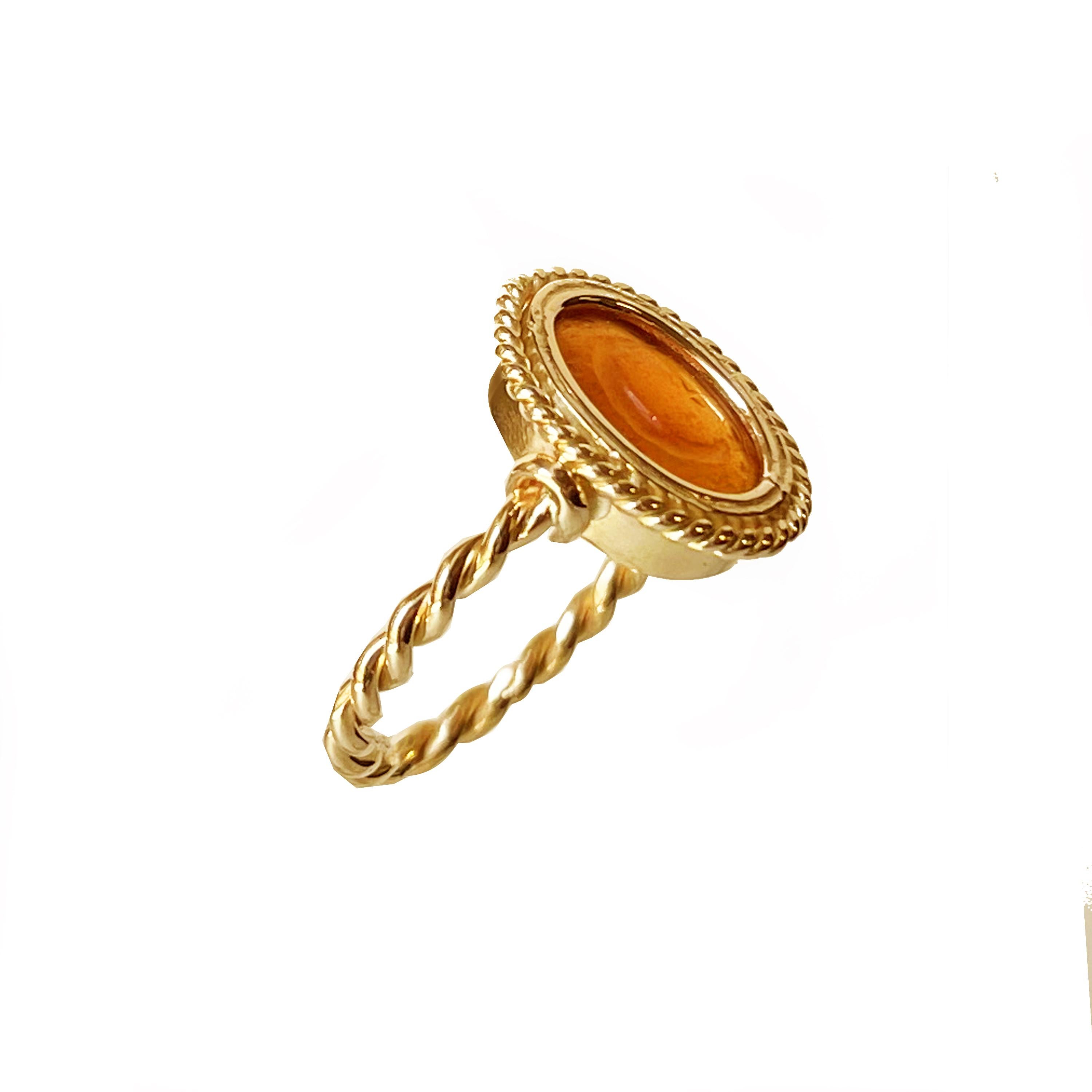 In this 18 Kt Gold ring a Roman carnelian intaglio depicting a crescent moon and 7 stars is set.
The Romans were convinced that the Sun and the Moon, like all the other stars and planets (seven were known at the time, while the other two, Neptune