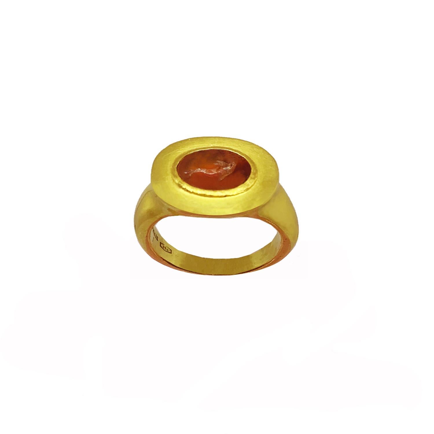 The ring has an authentic Roman intaglio (1-2th century BC) on carnelian. In Roman times the dolphin was dedicated to Apollo: mammalian animal and friend of man, sensitive to music, companion of sailors, dear to the Gods ( his capture was a 