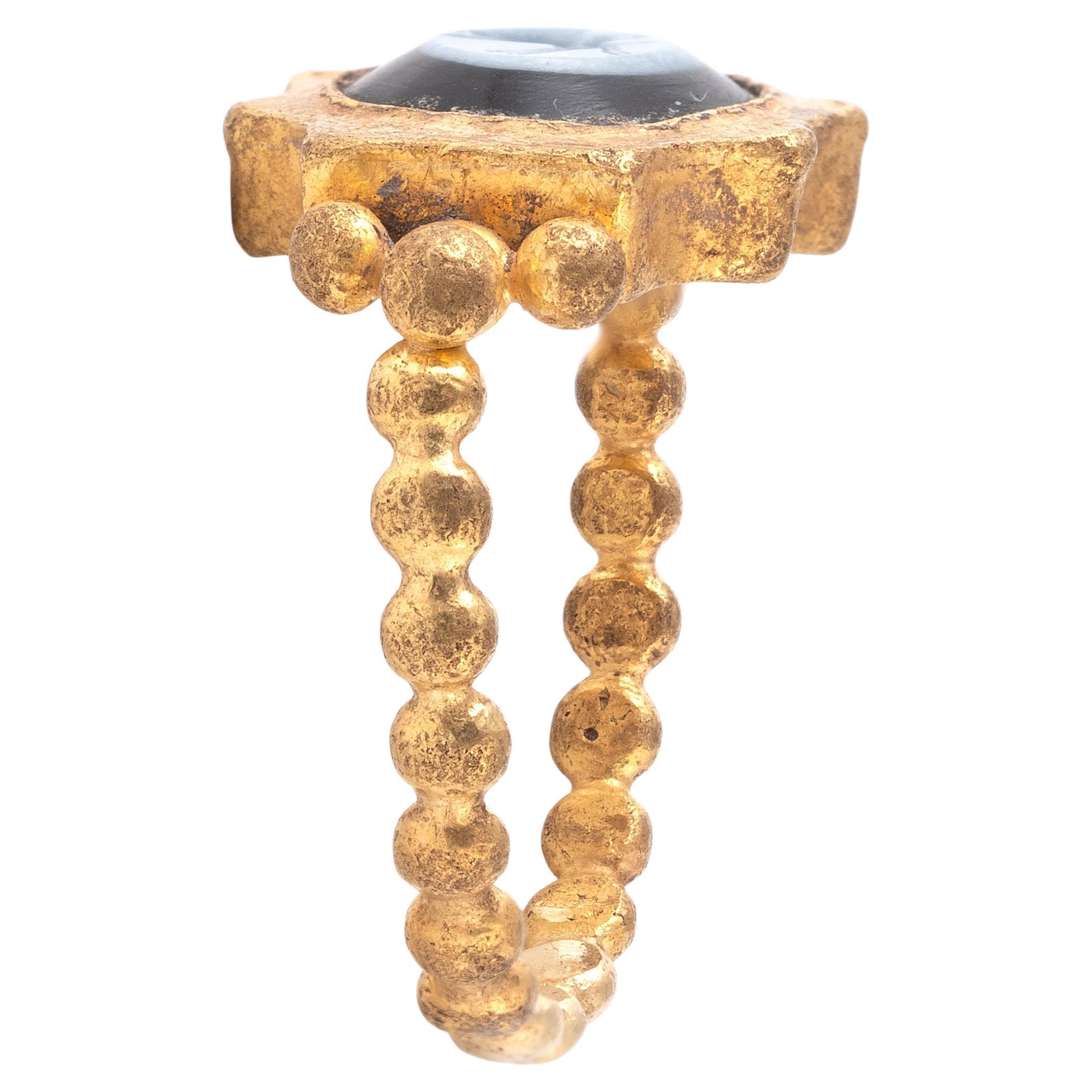 Classical Roman Roman Intaglio Nicolo Butterfly 22kt Yellow Gold Ring 2nd Century A.D. For Sale