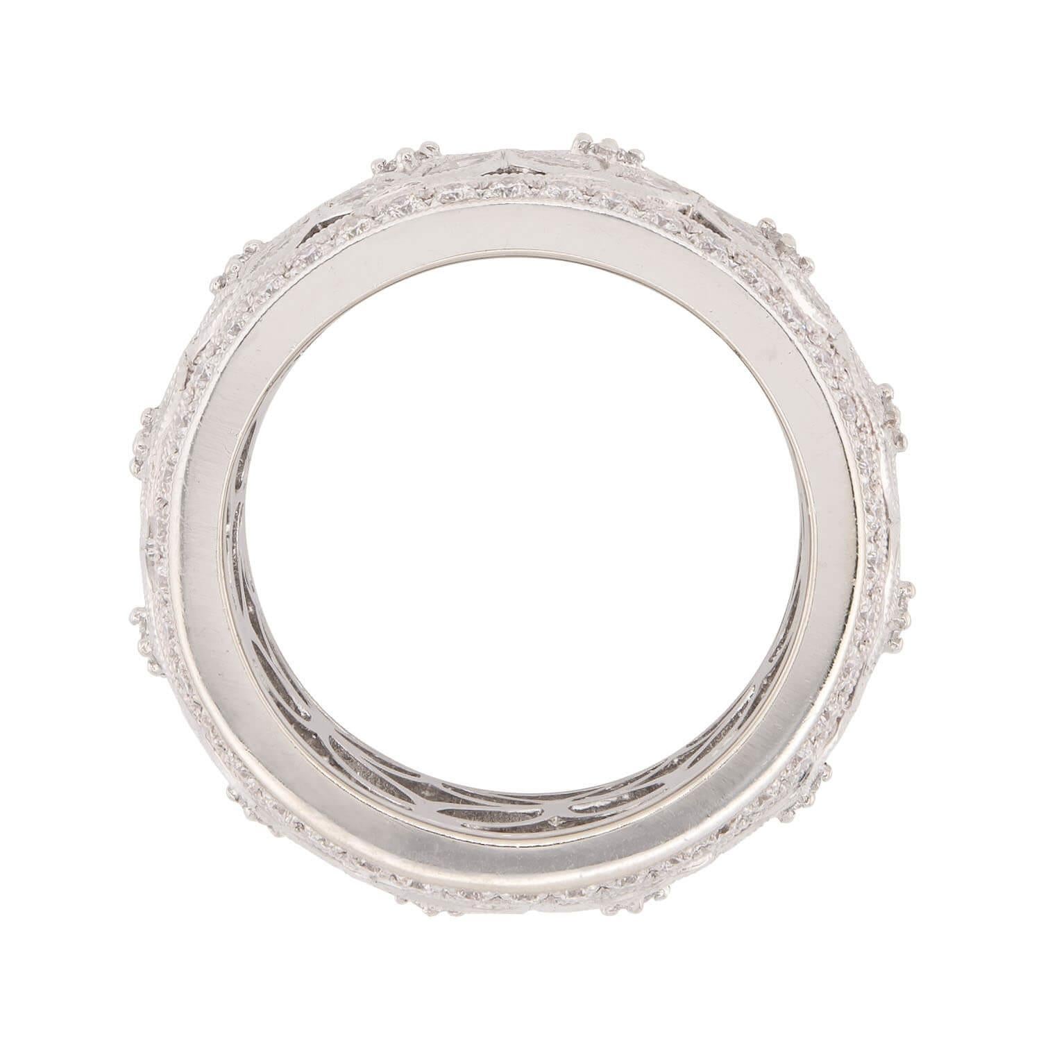 Moderno ROMAN + JULES Fascia di diamanti 14k in vendita