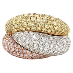 Roman + Jules Bague pavée de diamants superposés de couleur fantaisie, sertie de diamants tricolores en or 18K