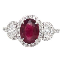 Bague Roman + Jules en platine 950 sertie de 3 pierres en rubis et diamants certifiés GIA