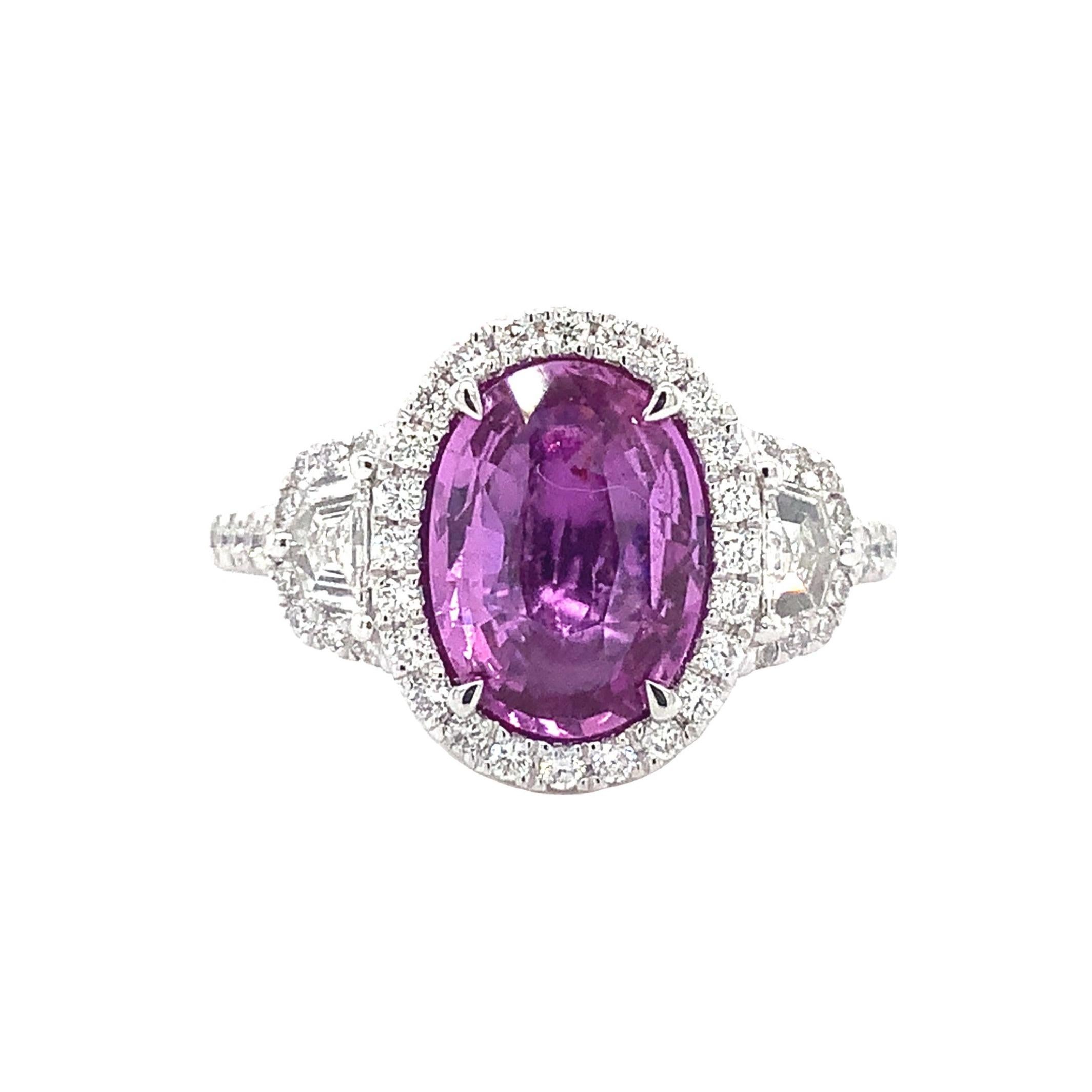 Roman + Jules Natürlicher Gia-zertifizierter ovaler lila-pinkfarbener Saphir und Diamant (Moderne) im Angebot