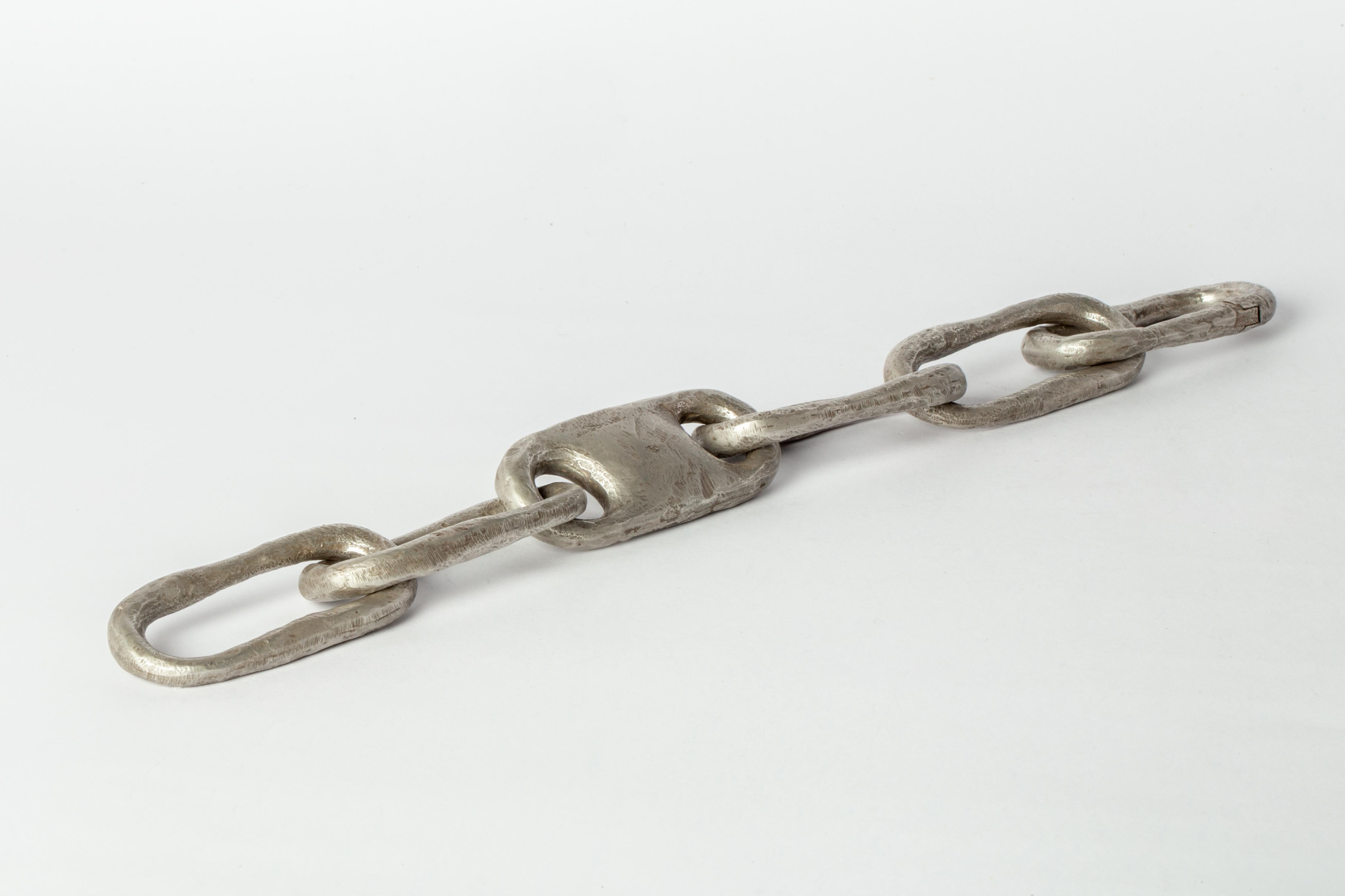 Women's or Men's Roman Large Link Bracelet w/ Large Closed Link (DA) For Sale