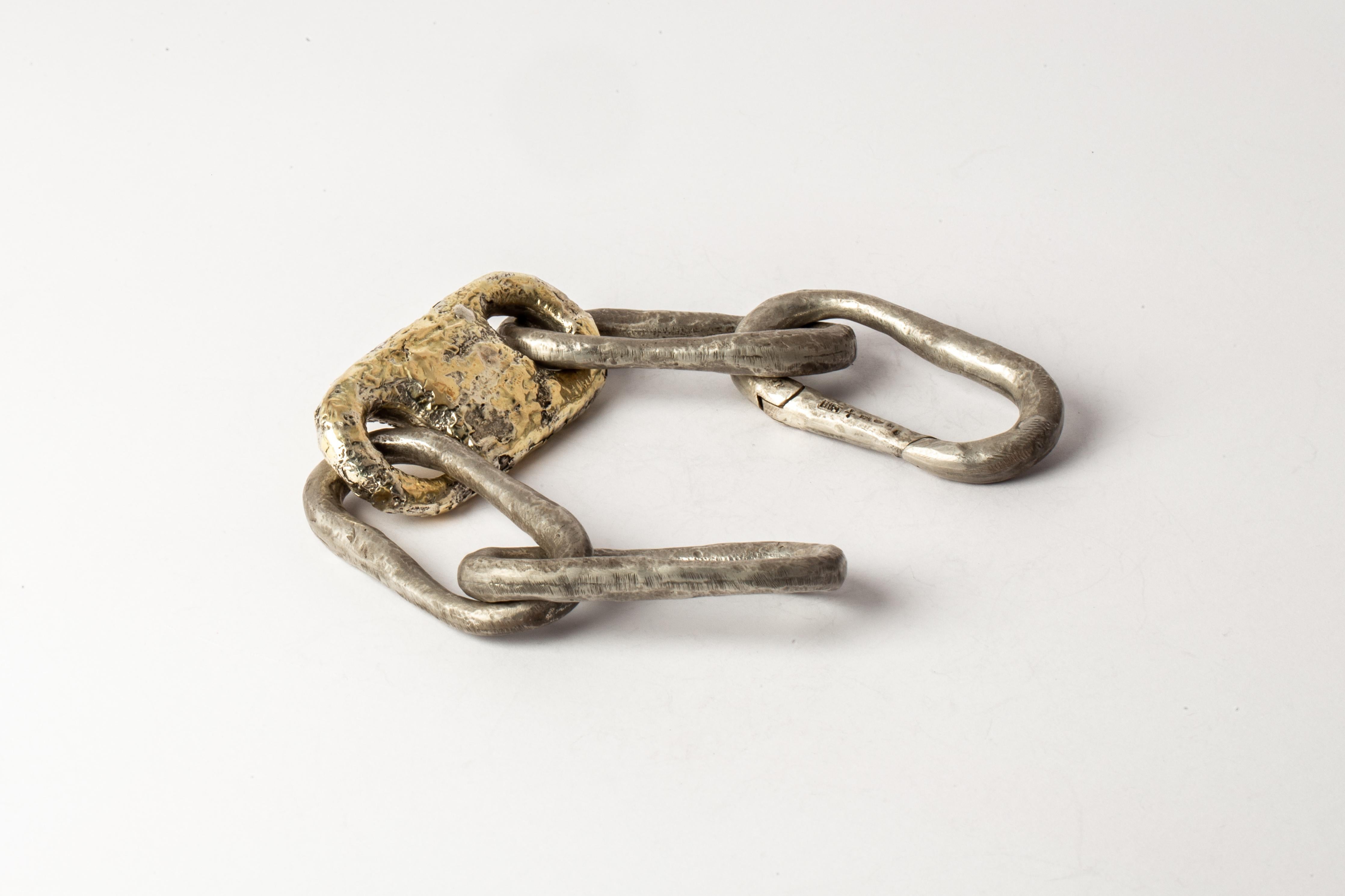 Women's or Men's Roman Large Link Bracelet w/ Large Closed Link (Fuse, DA18K) For Sale