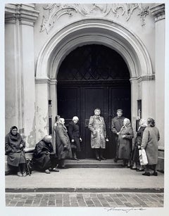 European Women Outside Franciscan Church Unique Rare