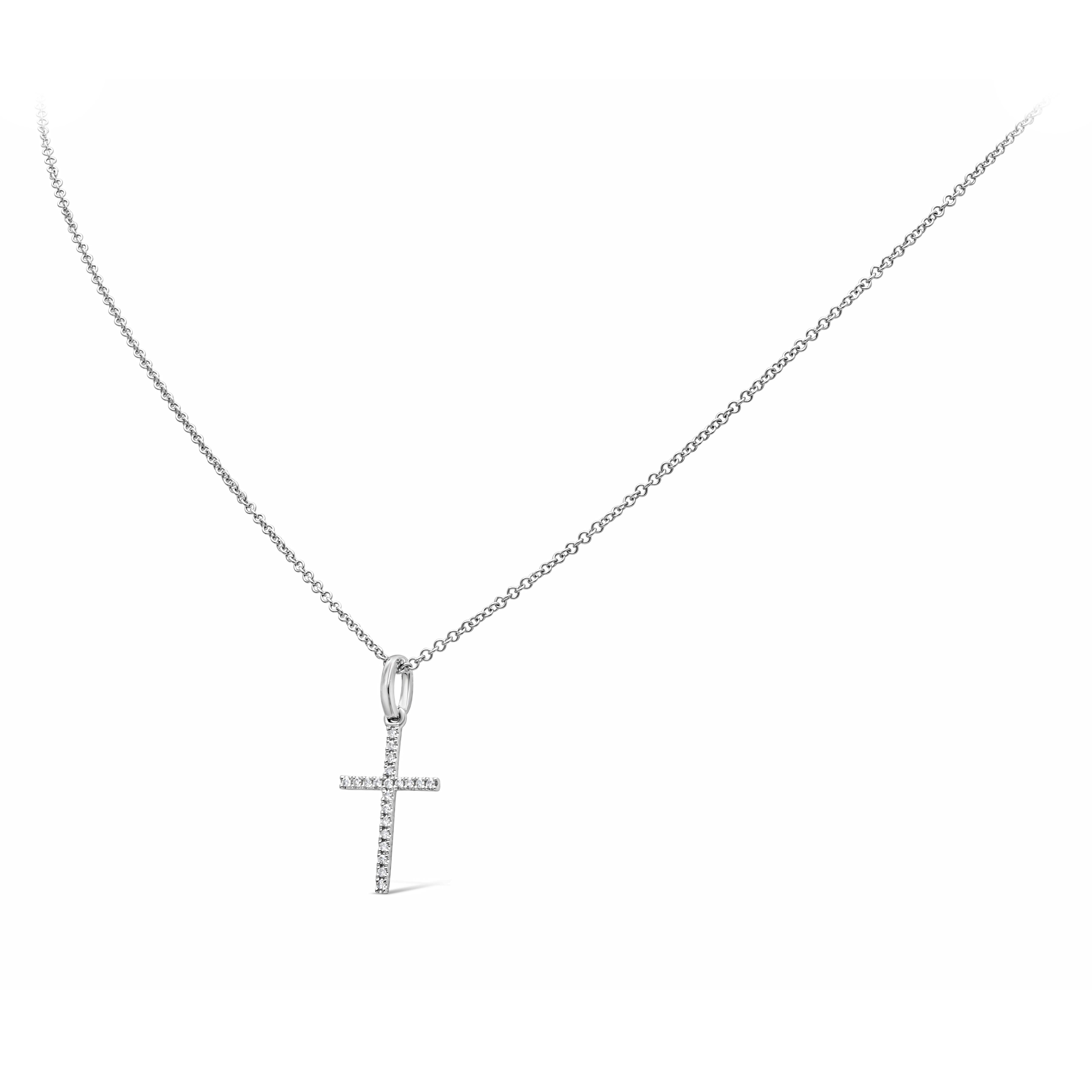 Contemporaneo Roman Malakov Diamonds, collana con ciondolo a croce piccola da 0,05 carati tondi totali in vendita