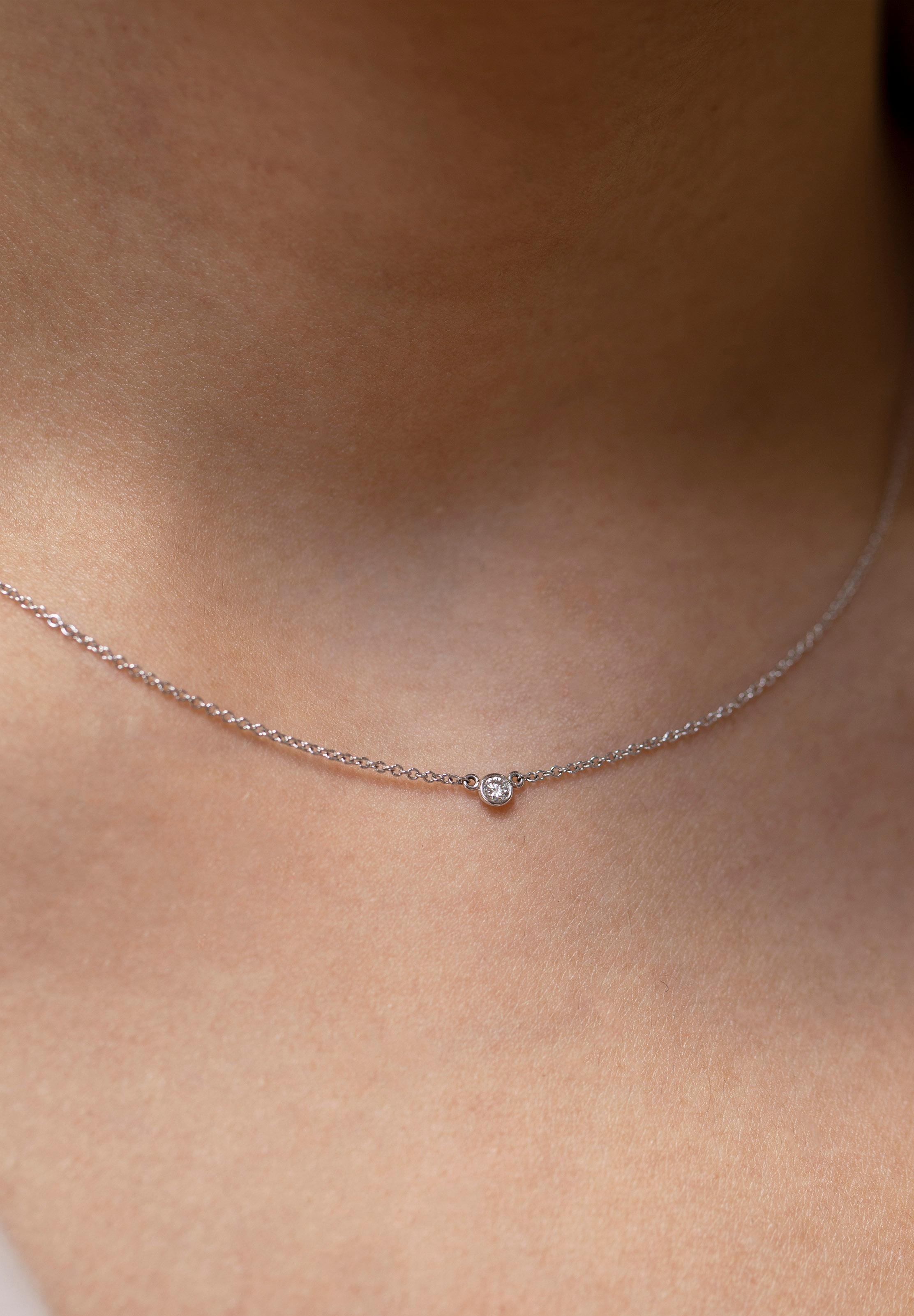Contemporain Roman Malakov, collier pendentif solitaire à chaton en diamants ronds de 0,06 carat en vente