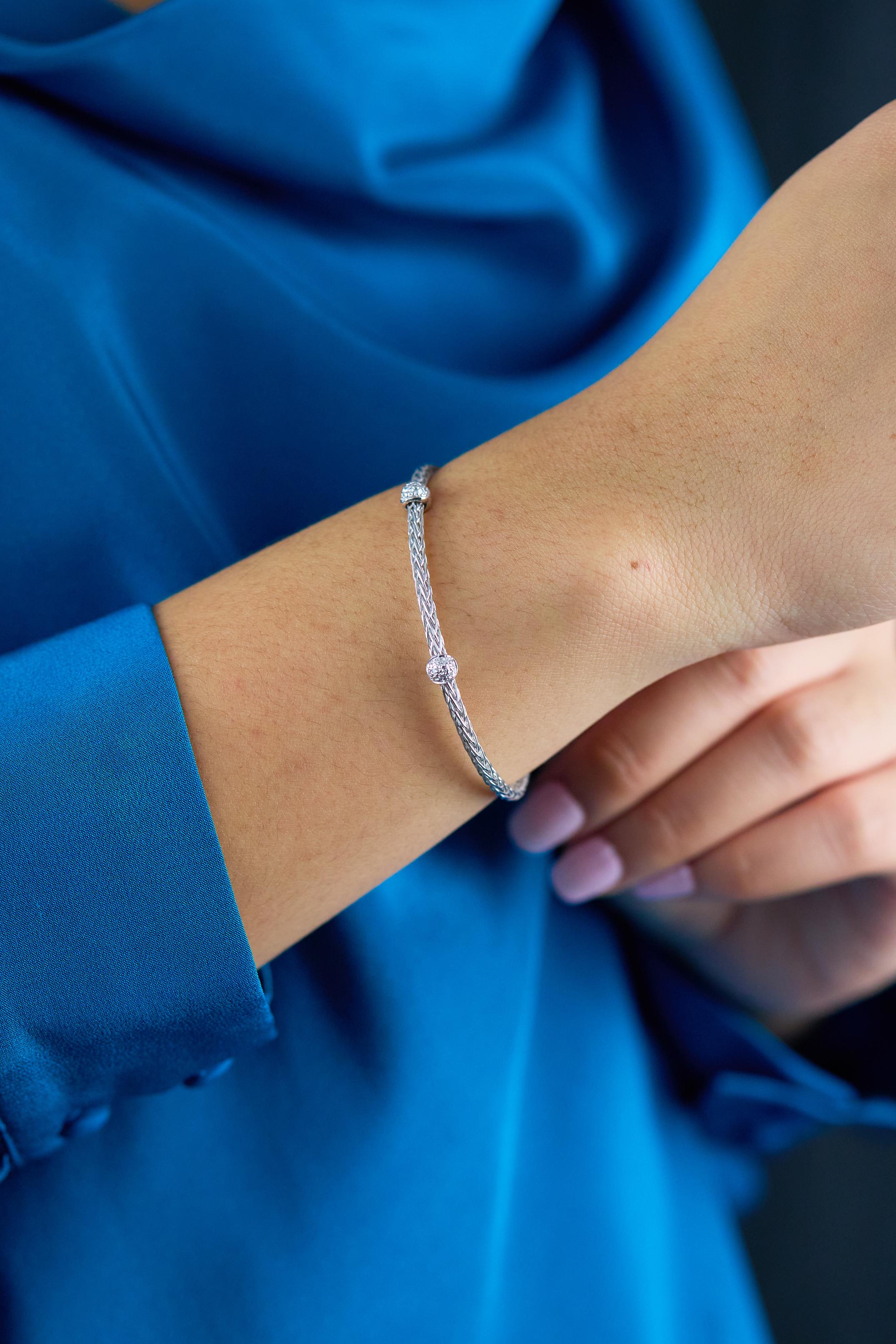Moderno Roman Malakov Diamonds 0,11 carati totali di diamante taglio rotondo Bracciale stile grano in vendita