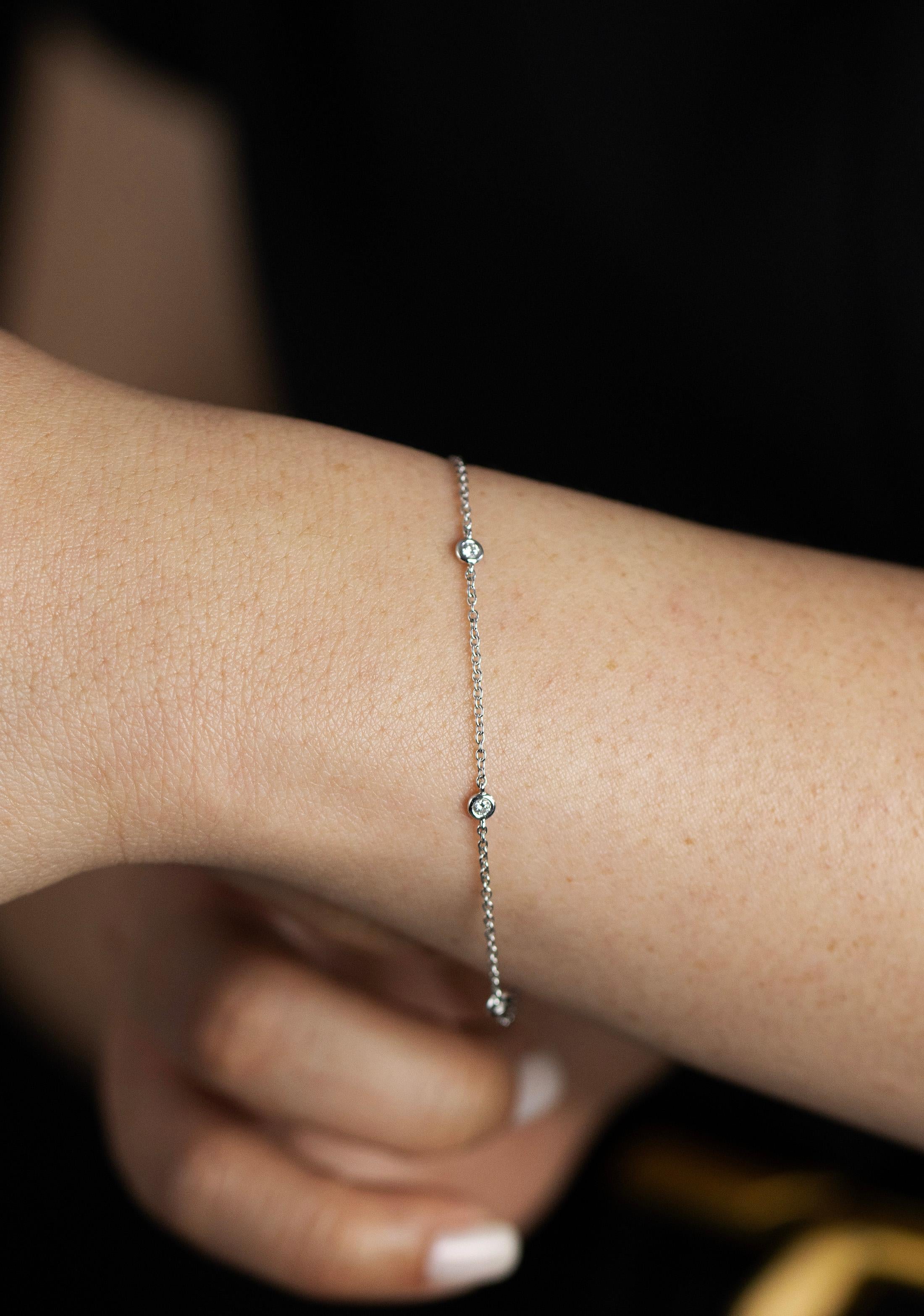 Roman Malakov Bracelet de 0,14 carat total de diamants ronds de cinq pierres par Yard Neuf - En vente à New York, NY