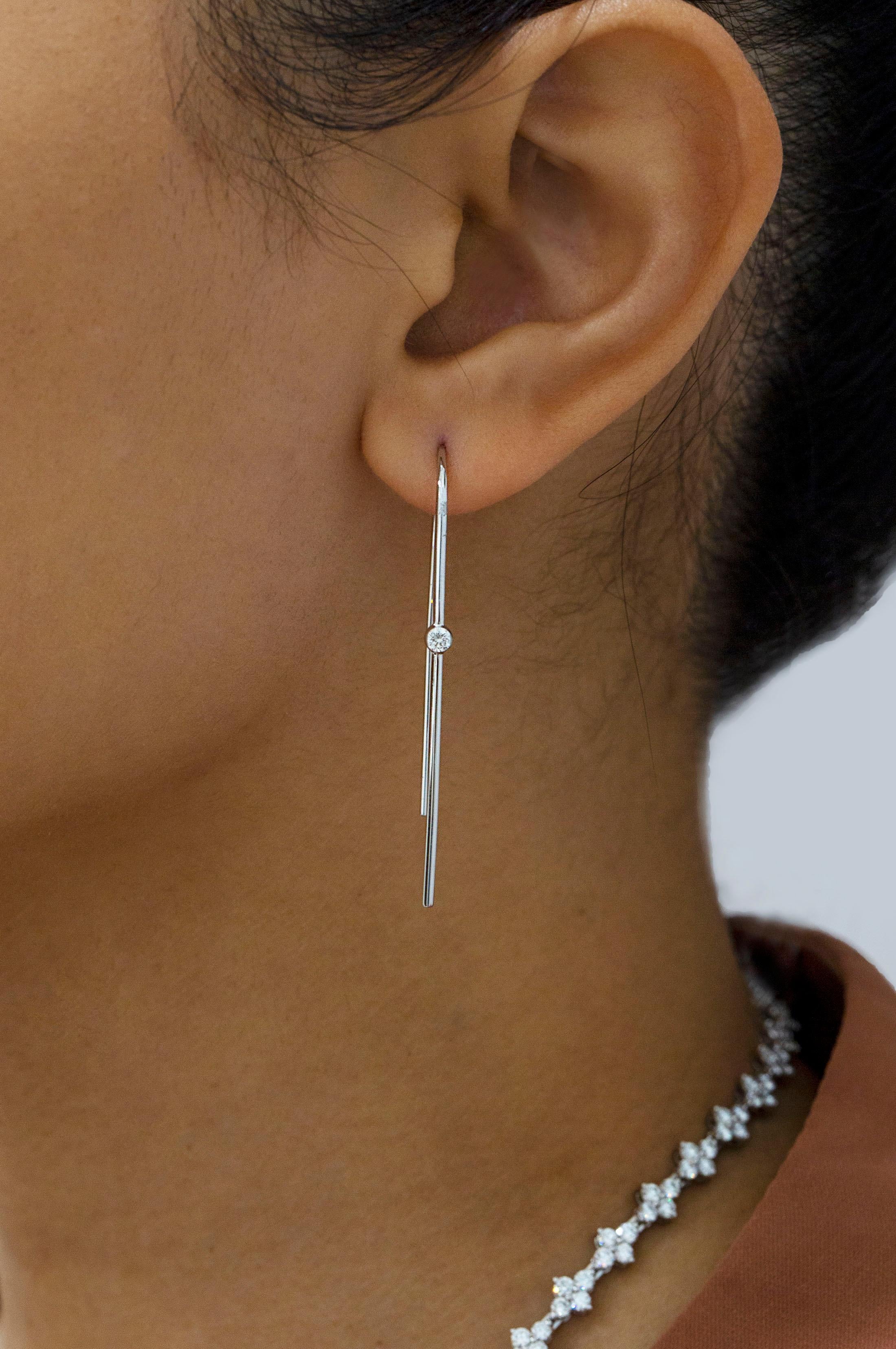 Roman Malakov, boucles d'oreilles à la mode avec diamants ronds de 0,15 carat Pour femmes en vente