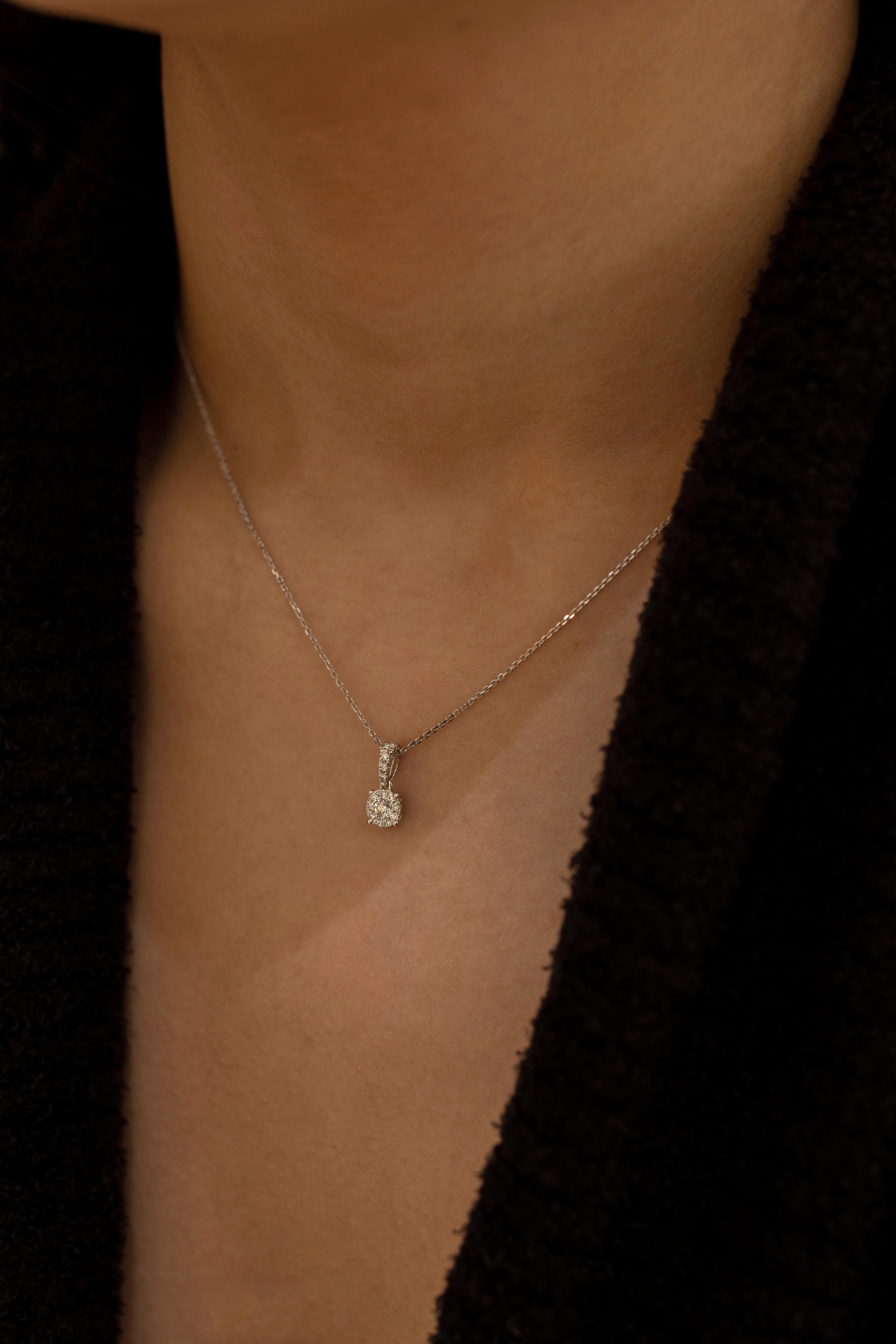 Roman Malakov, collier pendentif illusion avec diamants ronds de 0,23 carat au total Neuf - En vente à New York, NY