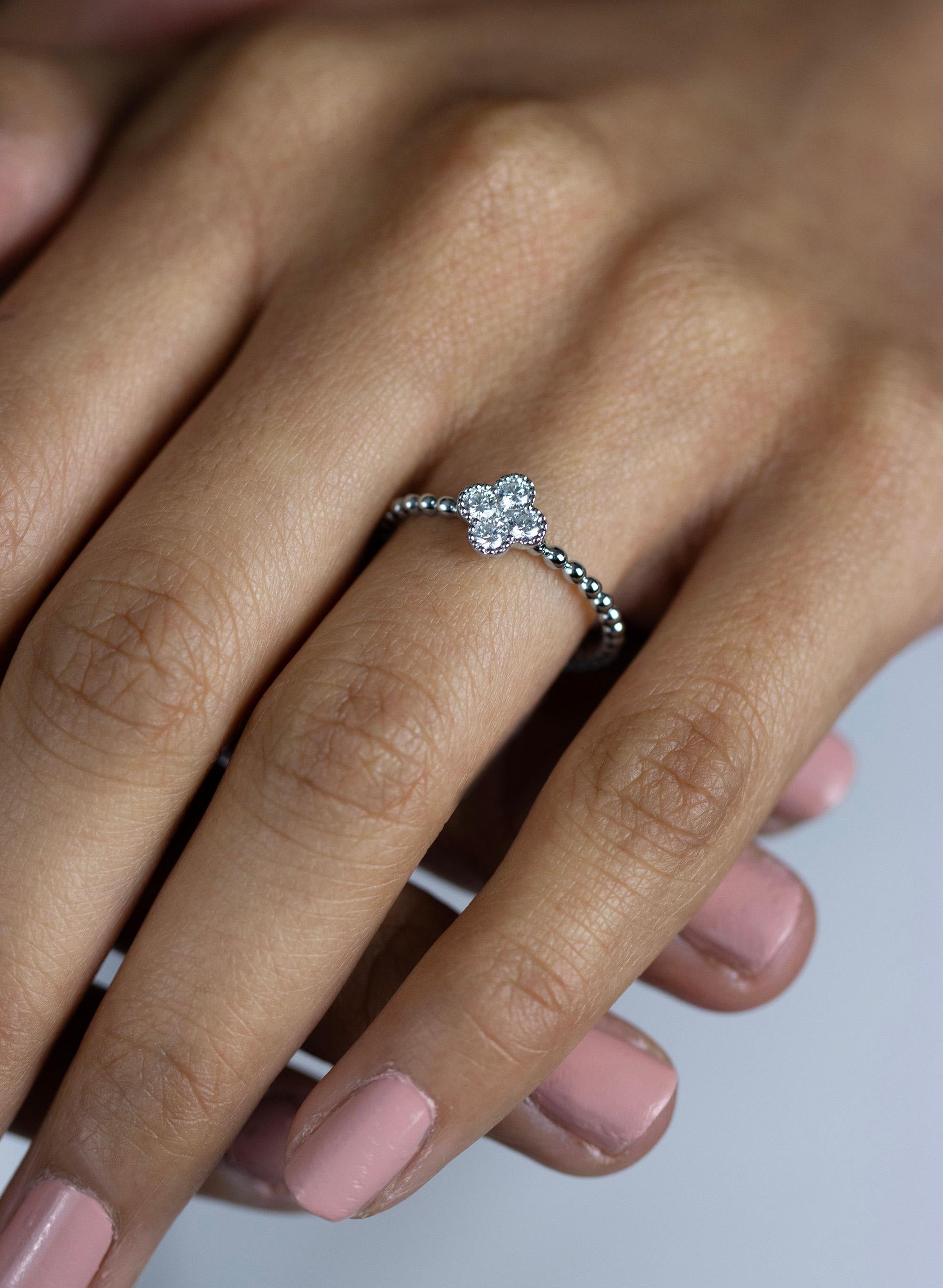 Women's Roman Malakov 0.26 Carats Total Brilliant Round Cut Diamond Clover Fashion Ring For Sale