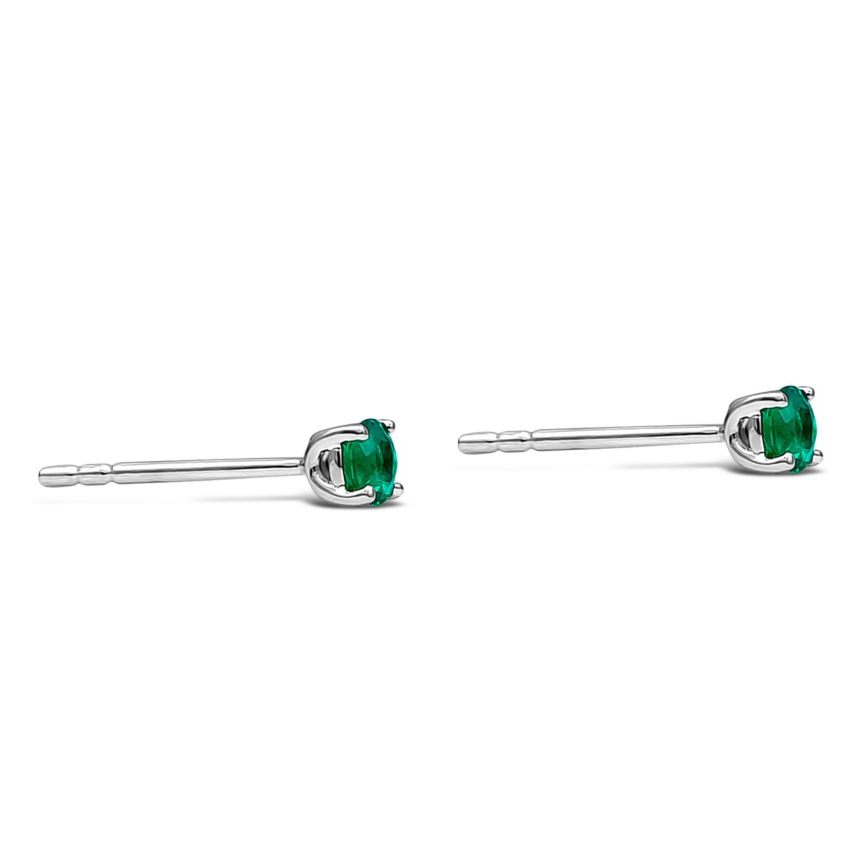 Modern Roman Malakov 0.27 Carats Round Green Emerald Stud Earrings in White Gold For Sale