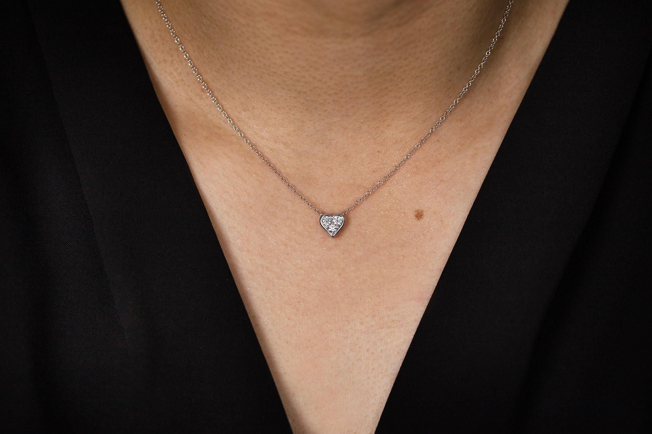Roman Malakov, collier pendentif en forme de cœur avec diamants taille ronde de 0,28 carat au total Neuf - En vente à New York, NY