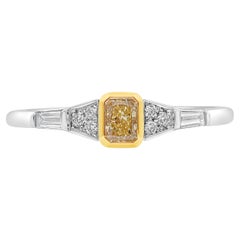 Roman Malakov, bague de fiançailles avec diamant jaune fantaisie de 0,29 carat et diamant blanc
