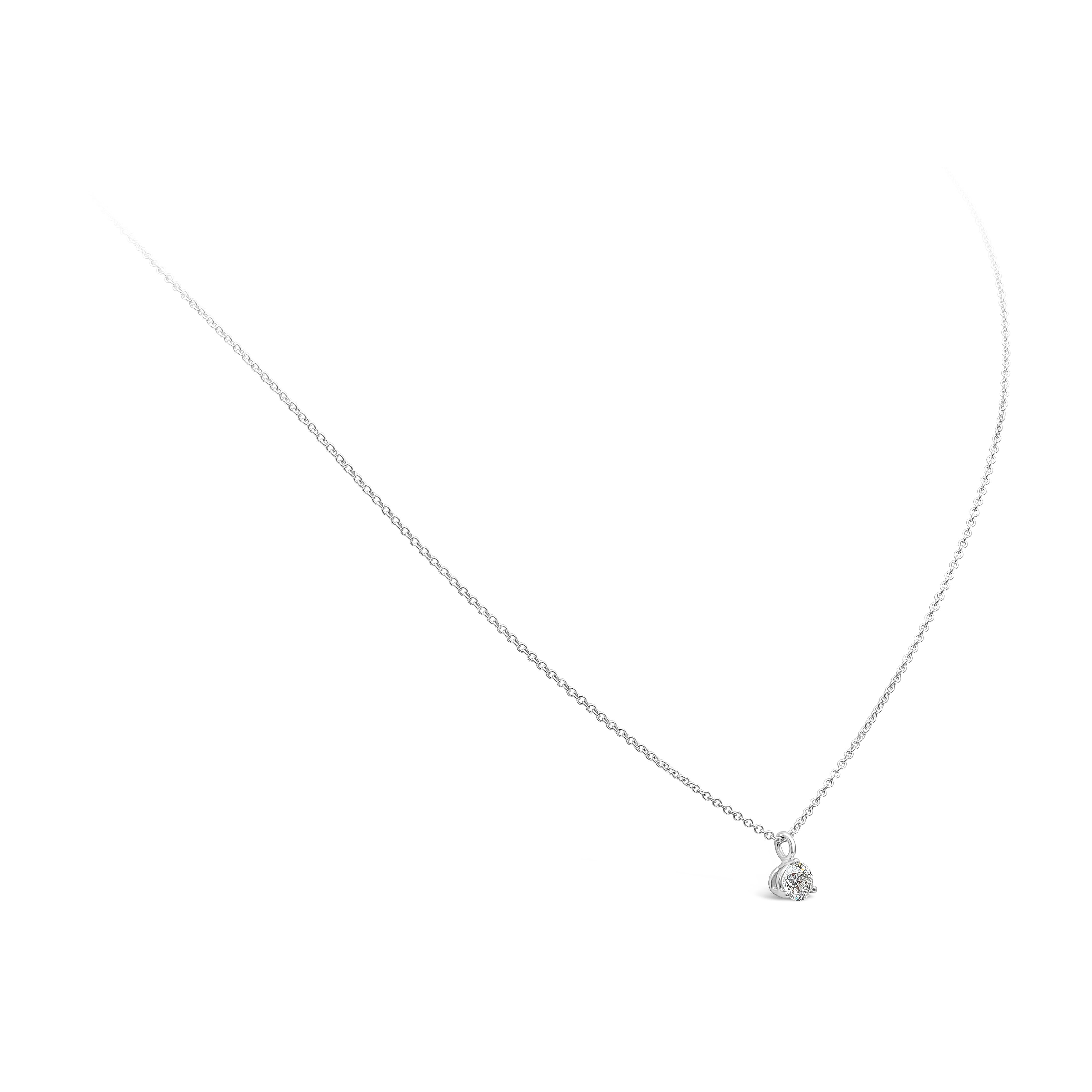 Contemporary Roman Malakov, 0.31 Carat Brilliant Round Cut Diamond Solitaire Pendant Necklace For Sale