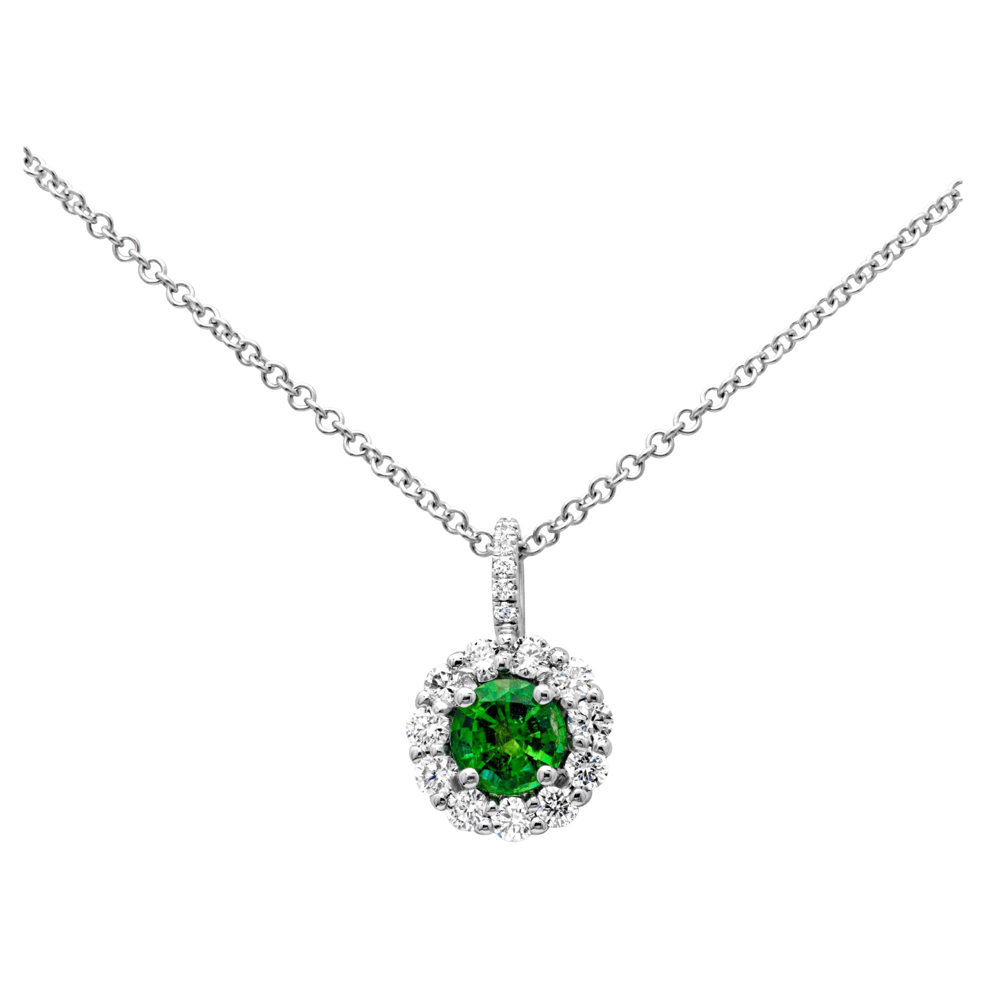 Roman Malakov 0.33 Carats Round Green Emerald with Diamond Halo Pendant Necklace For Sale