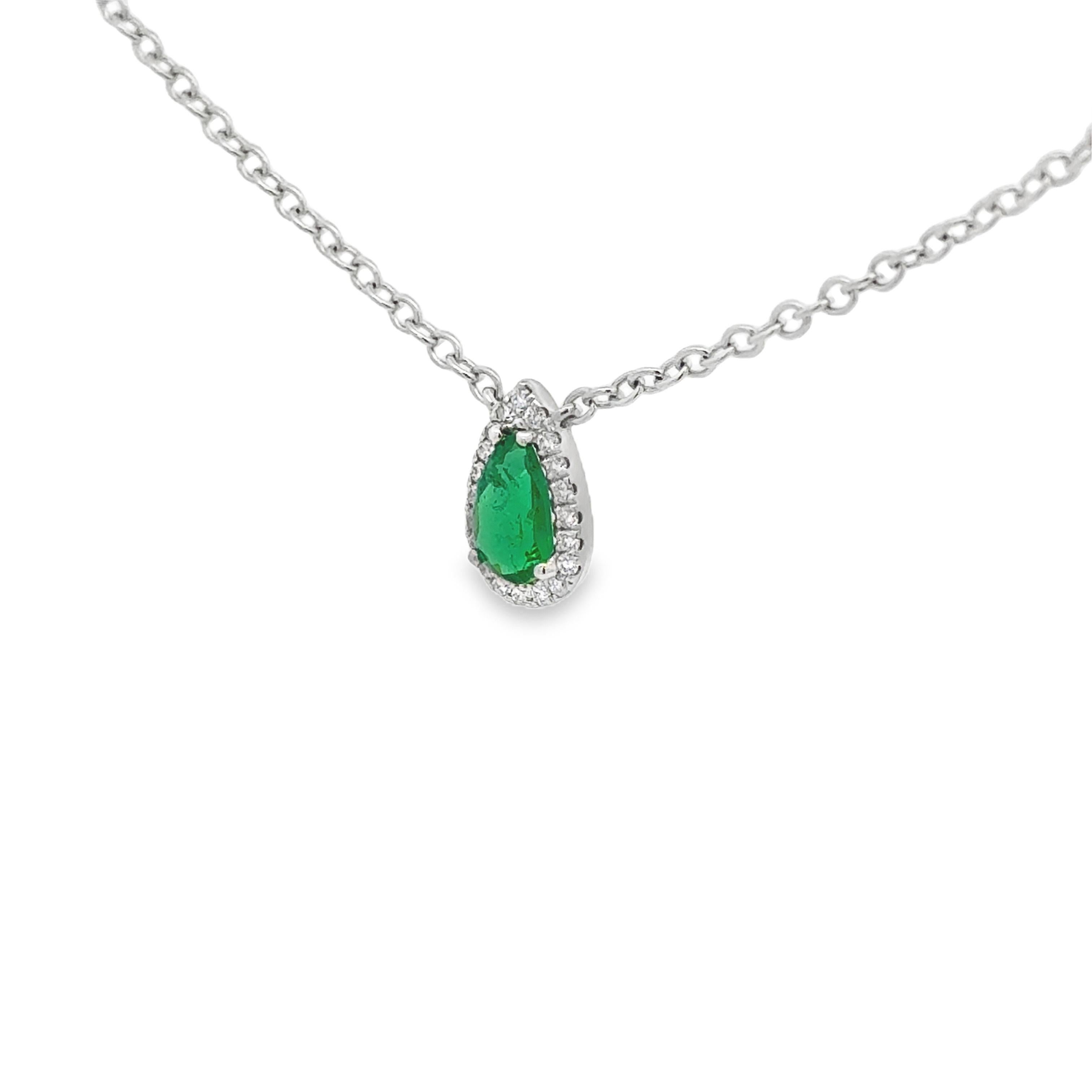 Contemporaneo Roman Malakov 0,34 Collana con smeraldo a forma di pera e diamanti a raggiera in vendita