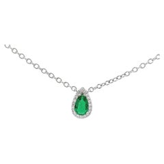 Roman Malakov Collar Colgante Halo de Esmeralda y Diamantes 0,34 Forma de Pera