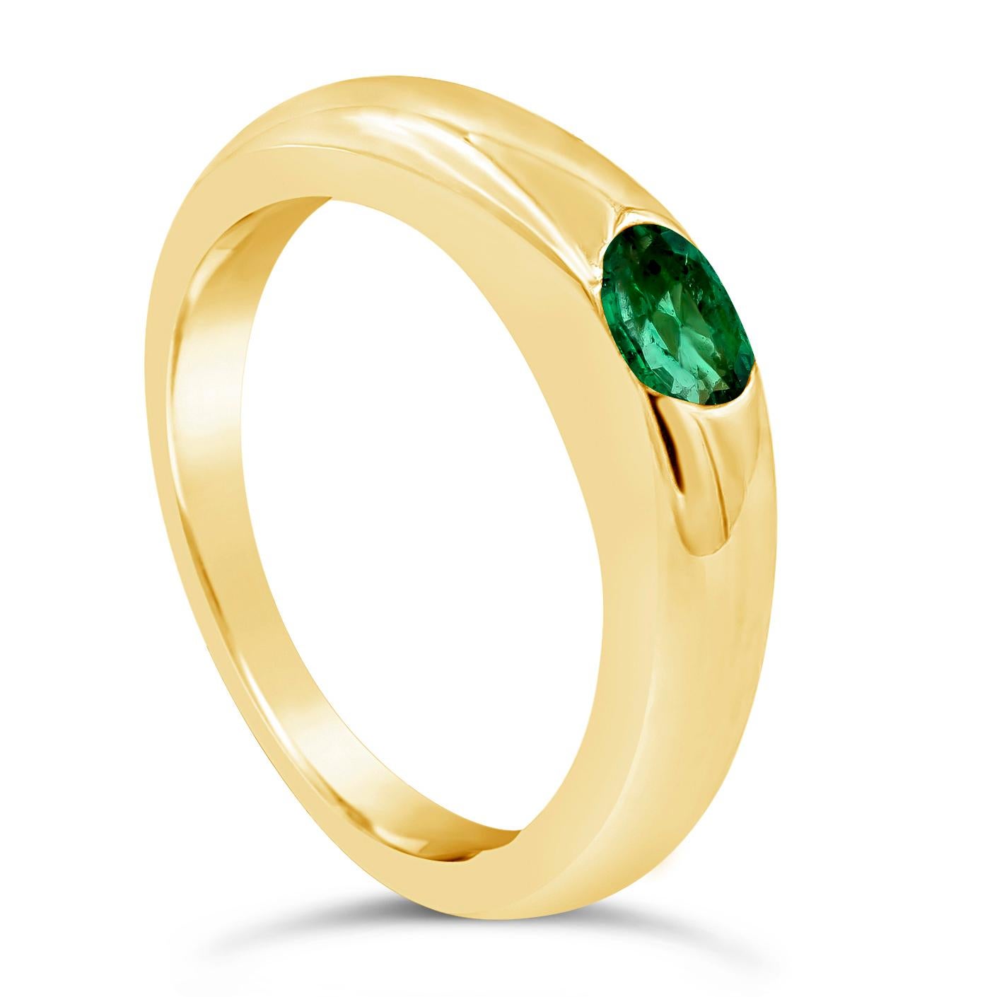 Roman Malakov 0.35 Carats Total Oval Cut Green Emerald Solitaire Wedding Band In Good Condition For Sale In New York, NY