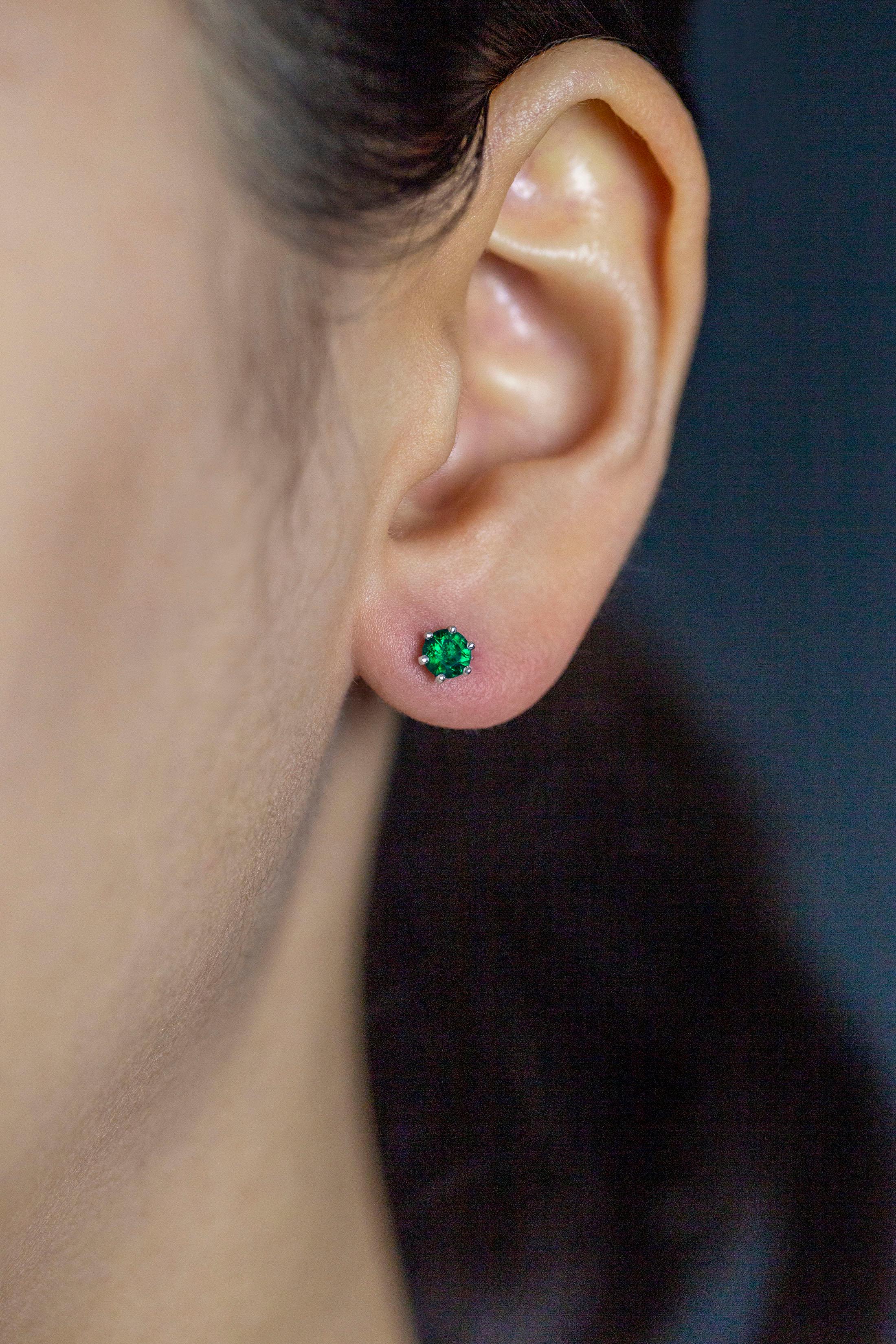 Roman Malakov 0.40 Carat Total Round Green Emeralds Stud Earrings in White Gold In New Condition For Sale In New York, NY