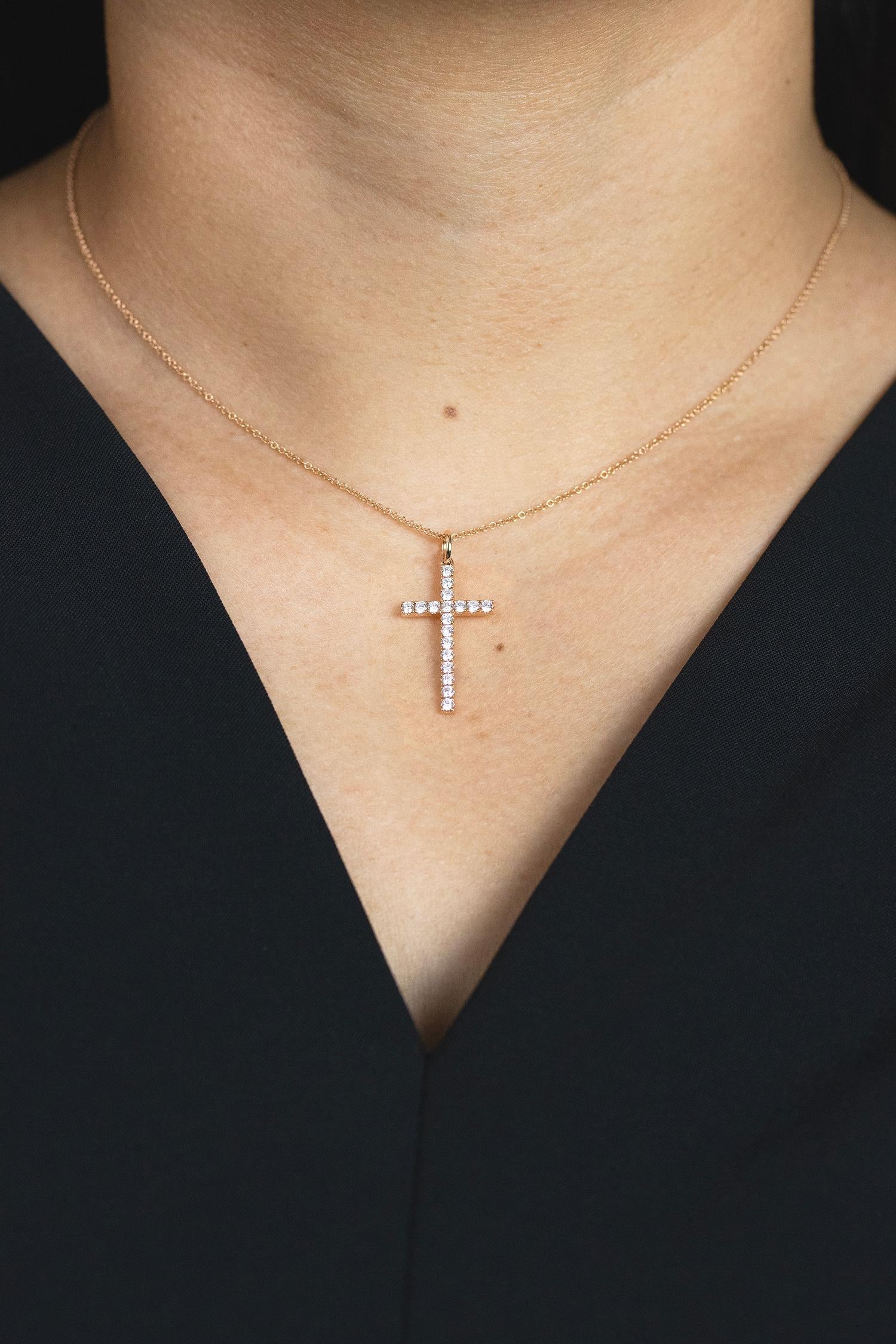 Roman Malakov, collier pendentif croix en diamants ronds et brillants de 0,44 carat au total Unisexe en vente