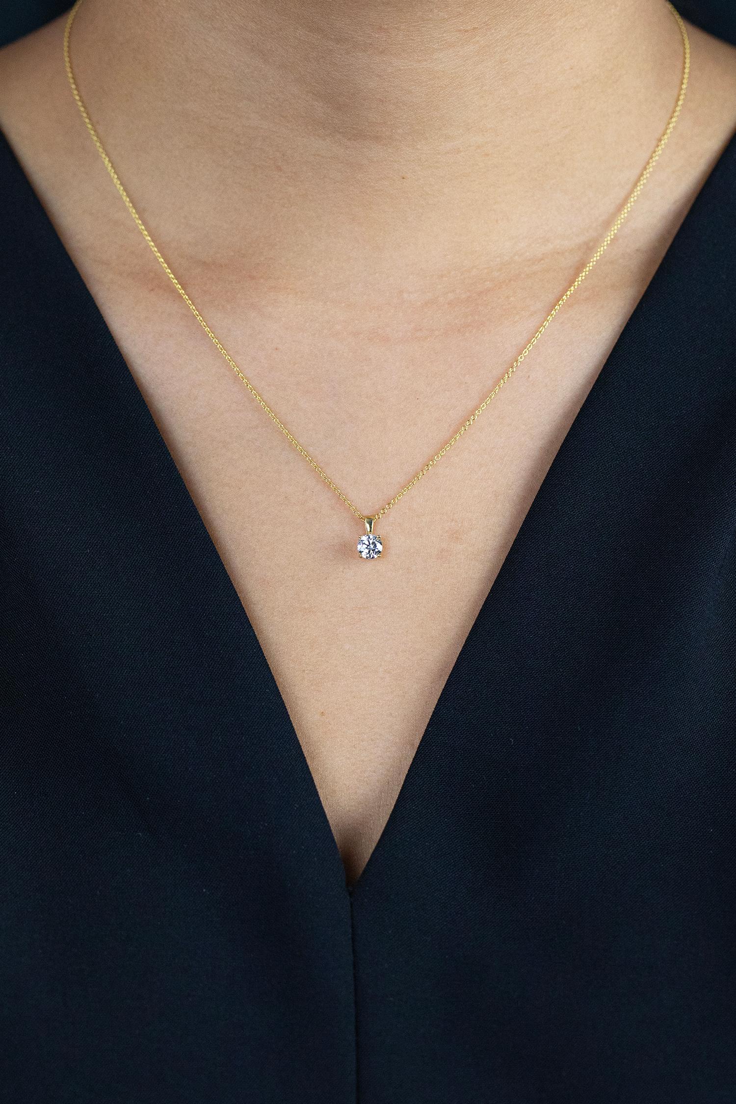 Contemporain Roman Malakov Diamonds Diamants à taille ronde et brillante de 0.45 carat Collier à pendentif solitaire en vente