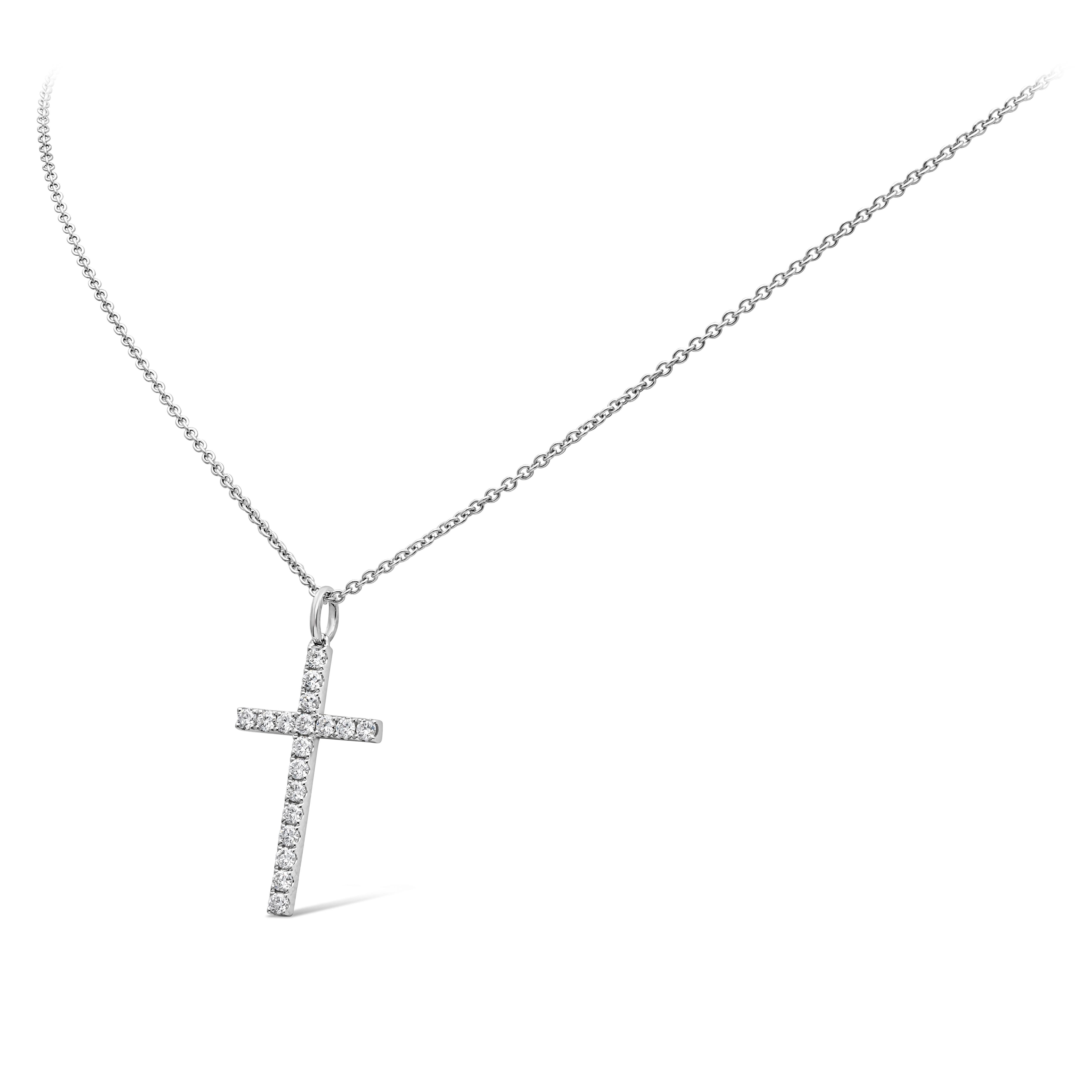 Contemporain Roman Malakov, collier pendentif croix en diamants ronds et brillants de 0.45 carat au total en vente