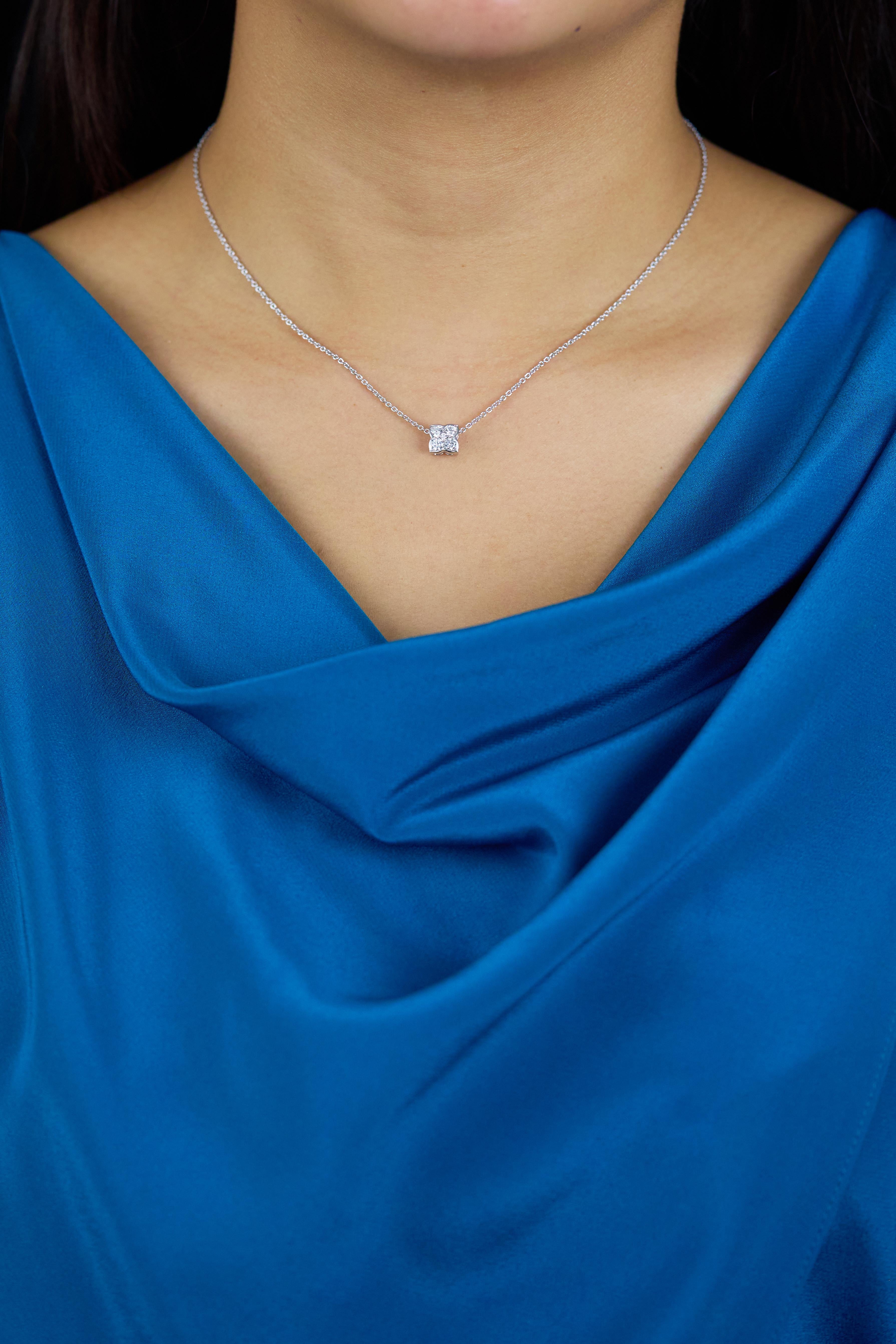 Taglio rotondo Roman Malakov Diamonds, collana con ciondolo a fiore con diamanti rotondi a taglio brillante da 0,47 carati in vendita
