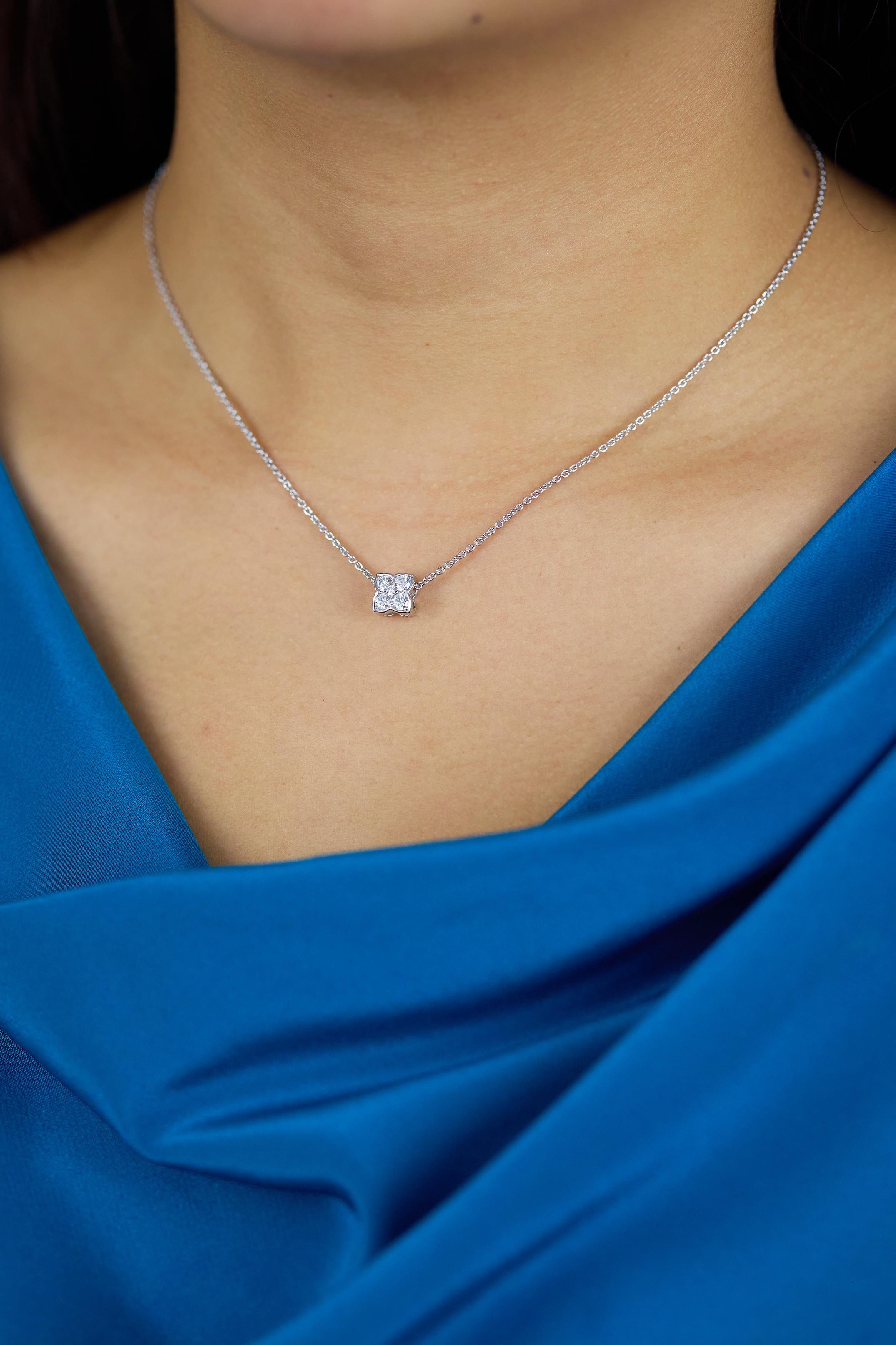 Donna Roman Malakov Diamonds, collana con ciondolo a fiore con diamanti rotondi a taglio brillante da 0,47 carati in vendita