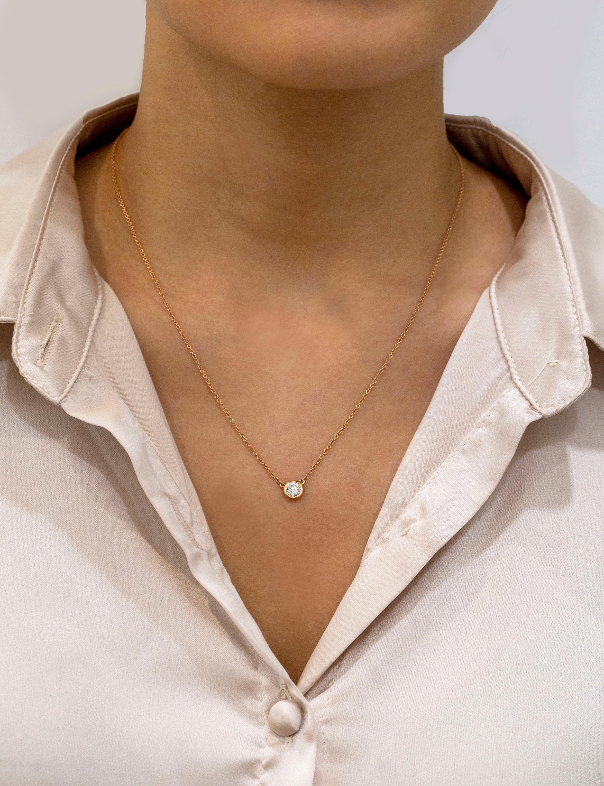 Taille ronde Roman Malakov, collier pendentif solitaire serti d'un diamant rond de 0,47 carat en vente