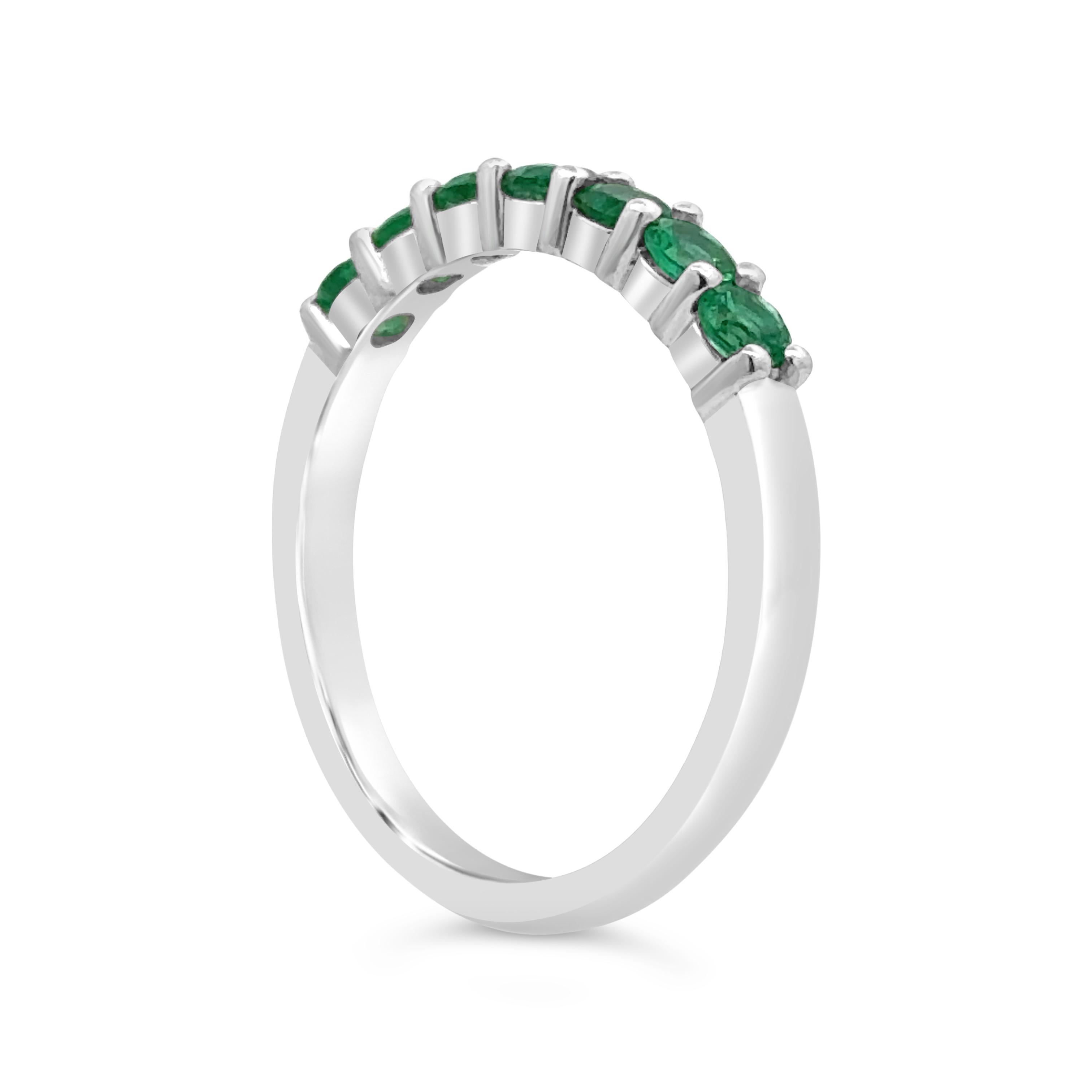 Contemporary Roman Malakov 0.50 Carat Total Round Cut Emerald Half-Eternity Wedding Band For Sale
